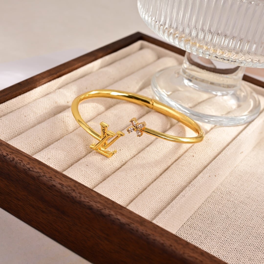 L0vis Vvtt0n Lv Iconic Flower Bracelet Gold M1197S