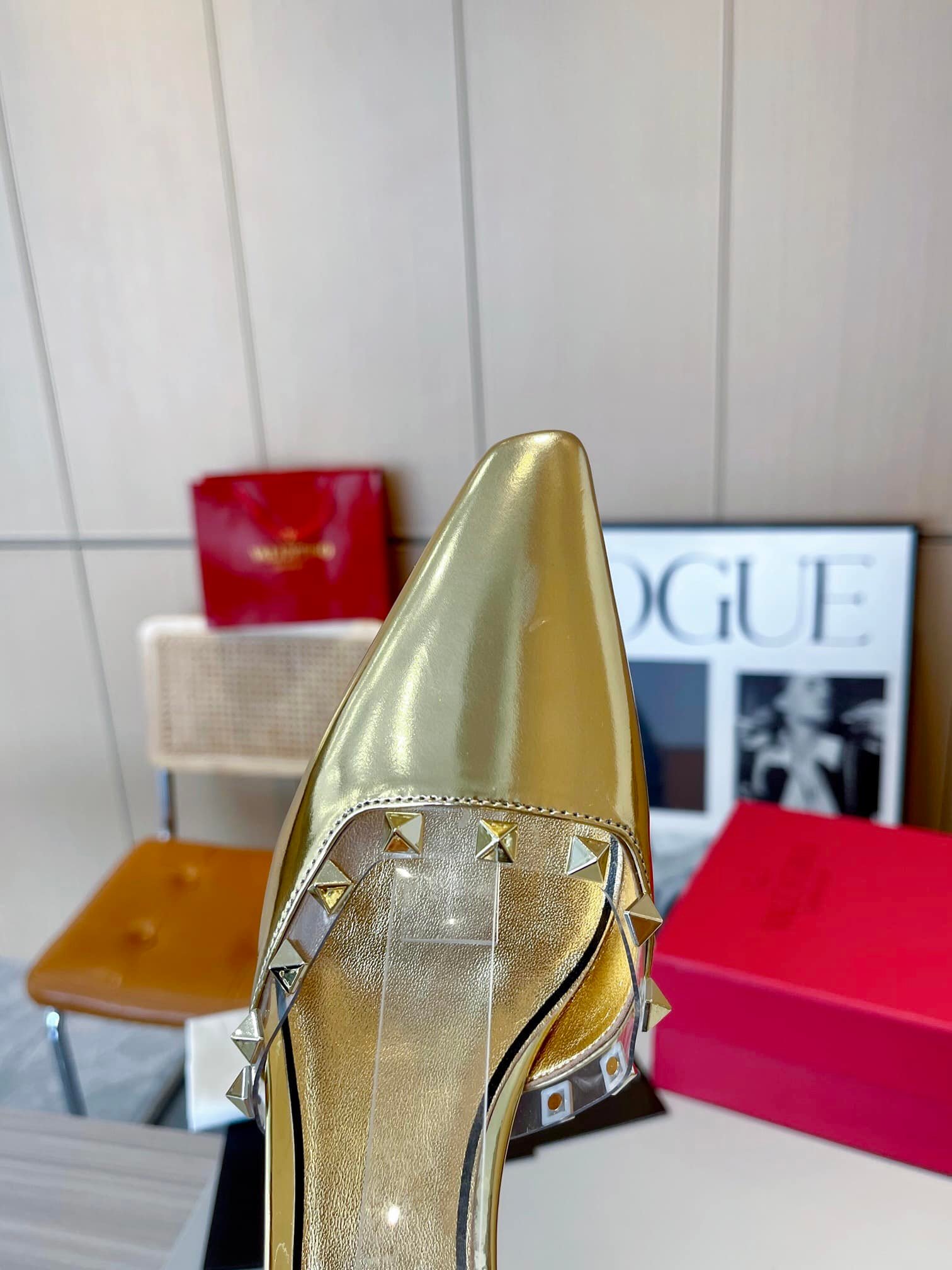 Va1e*ntin0 Garavani Rockstud Couture Pumps Gold