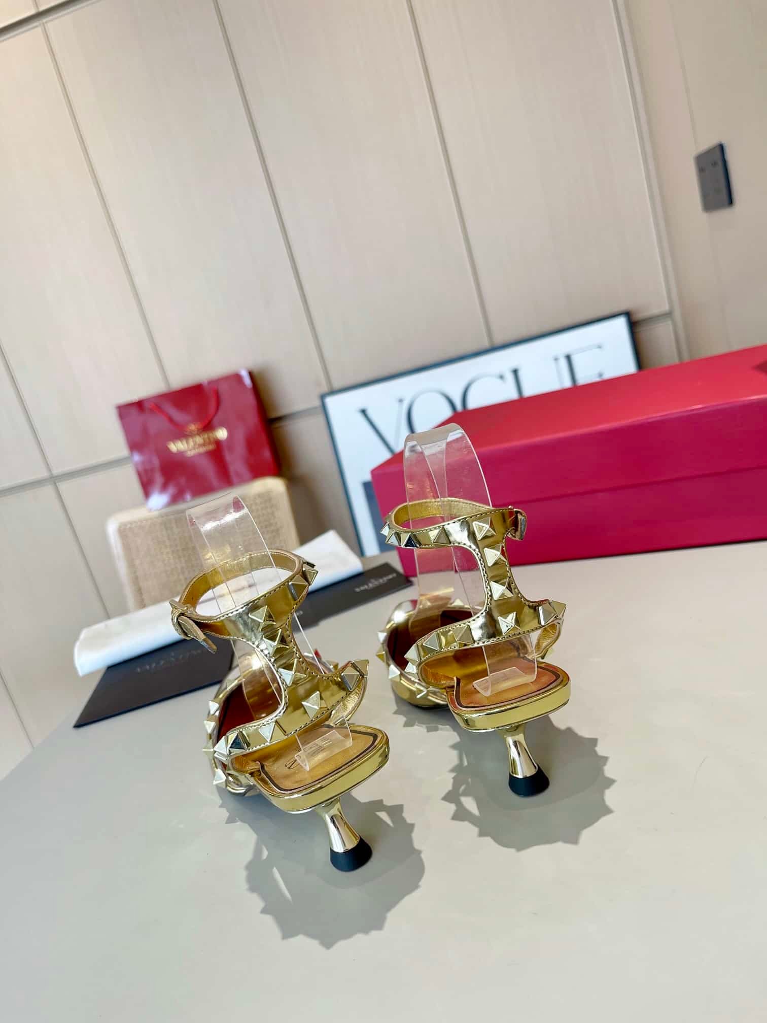 Va1e*ntin0 Garavani Rockstud Couture Pumps Gold
