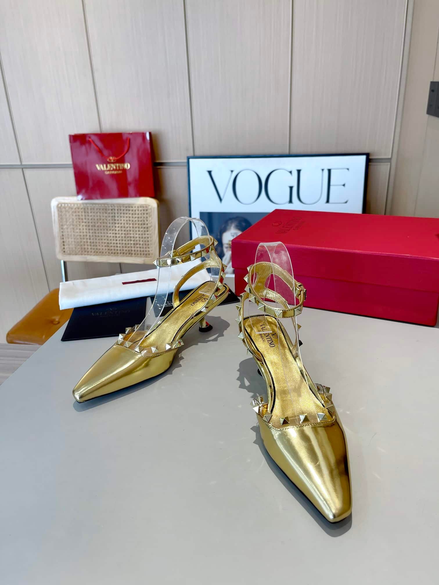 Va1e*ntin0 Garavani Rockstud Couture Pumps Gold