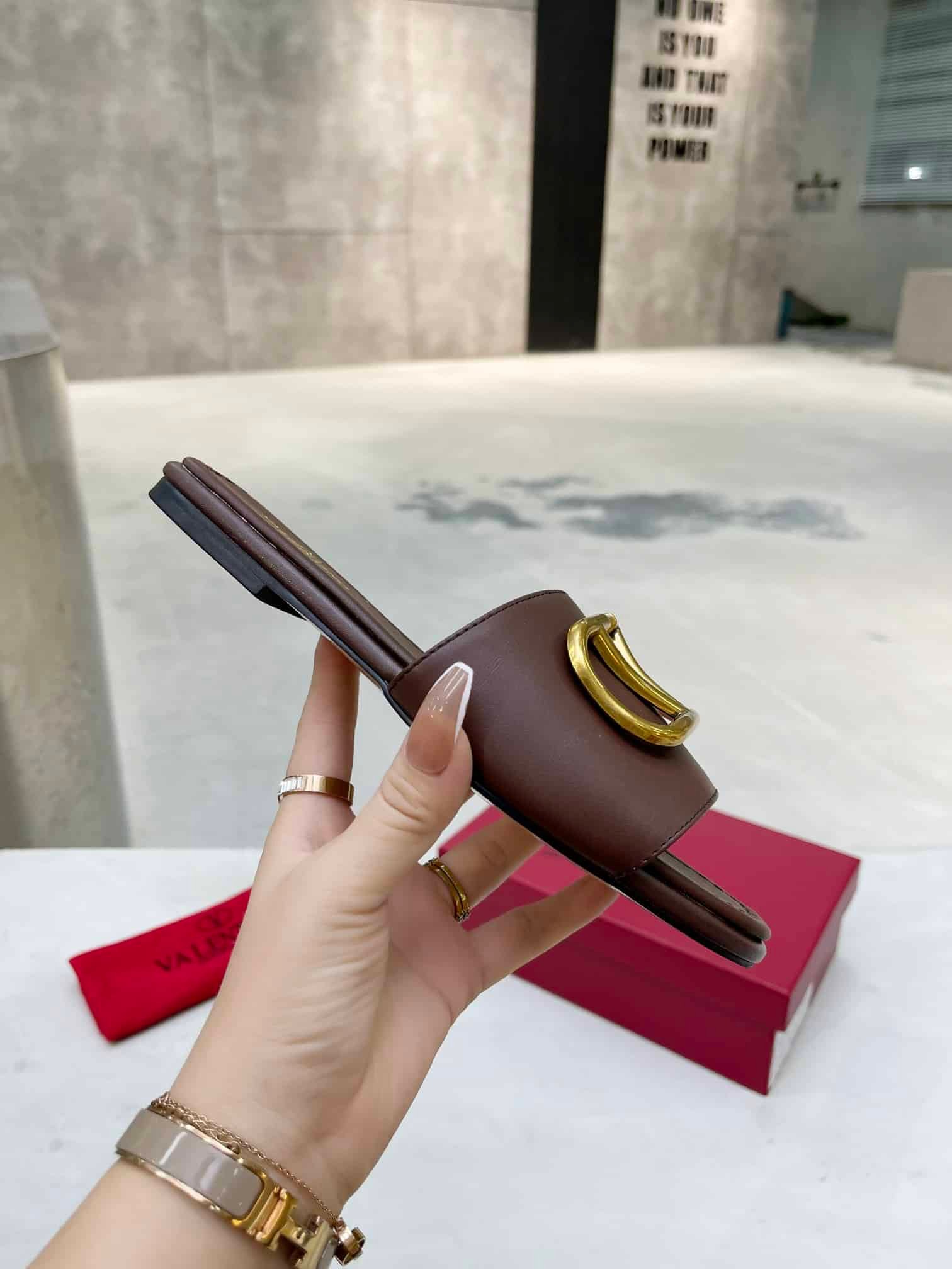 Va1e*ntin0 Garavani Vlogo Signature Slide Sandal Brown