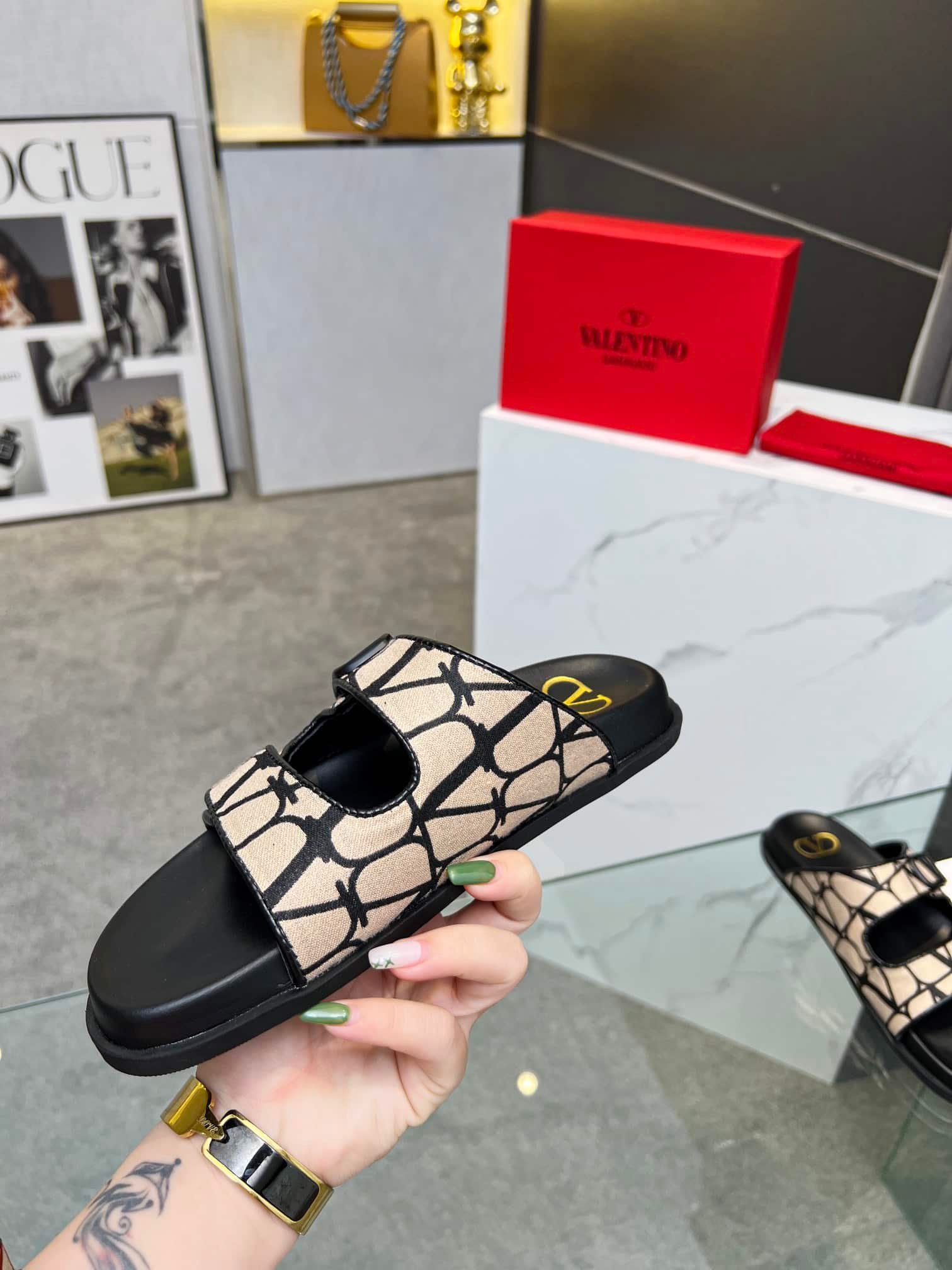 Va1e*ntin0 Garavani Vlogo Toile Iconographe Sandal Black Beige