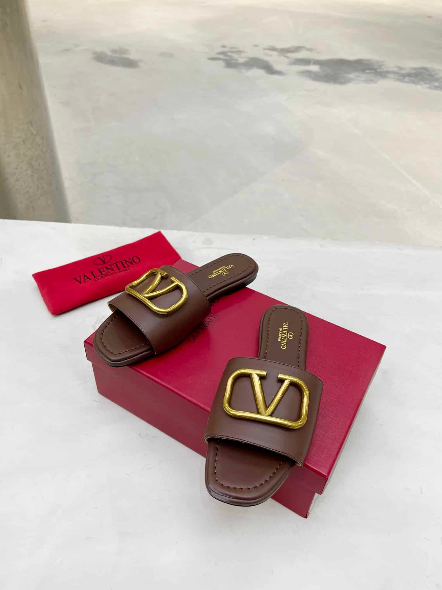 Va1e*ntin0 Garavani Vlogo Signature Slide Sandal Brown