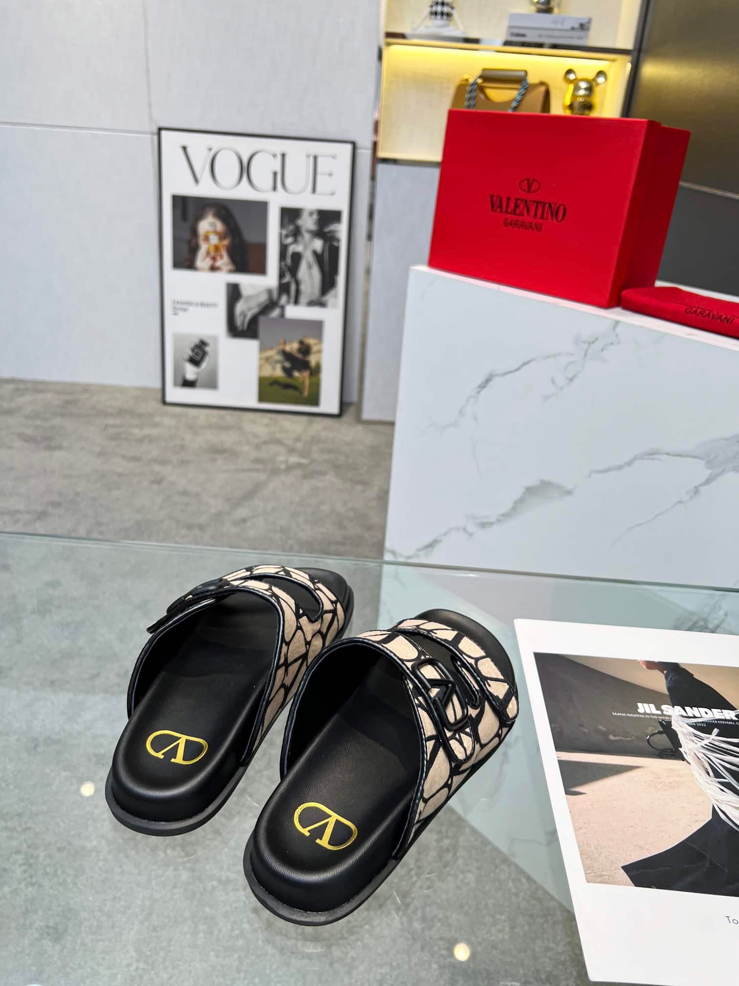 Va1e*ntin0 Garavani Vlogo Toile Iconographe Sandal Black Beige