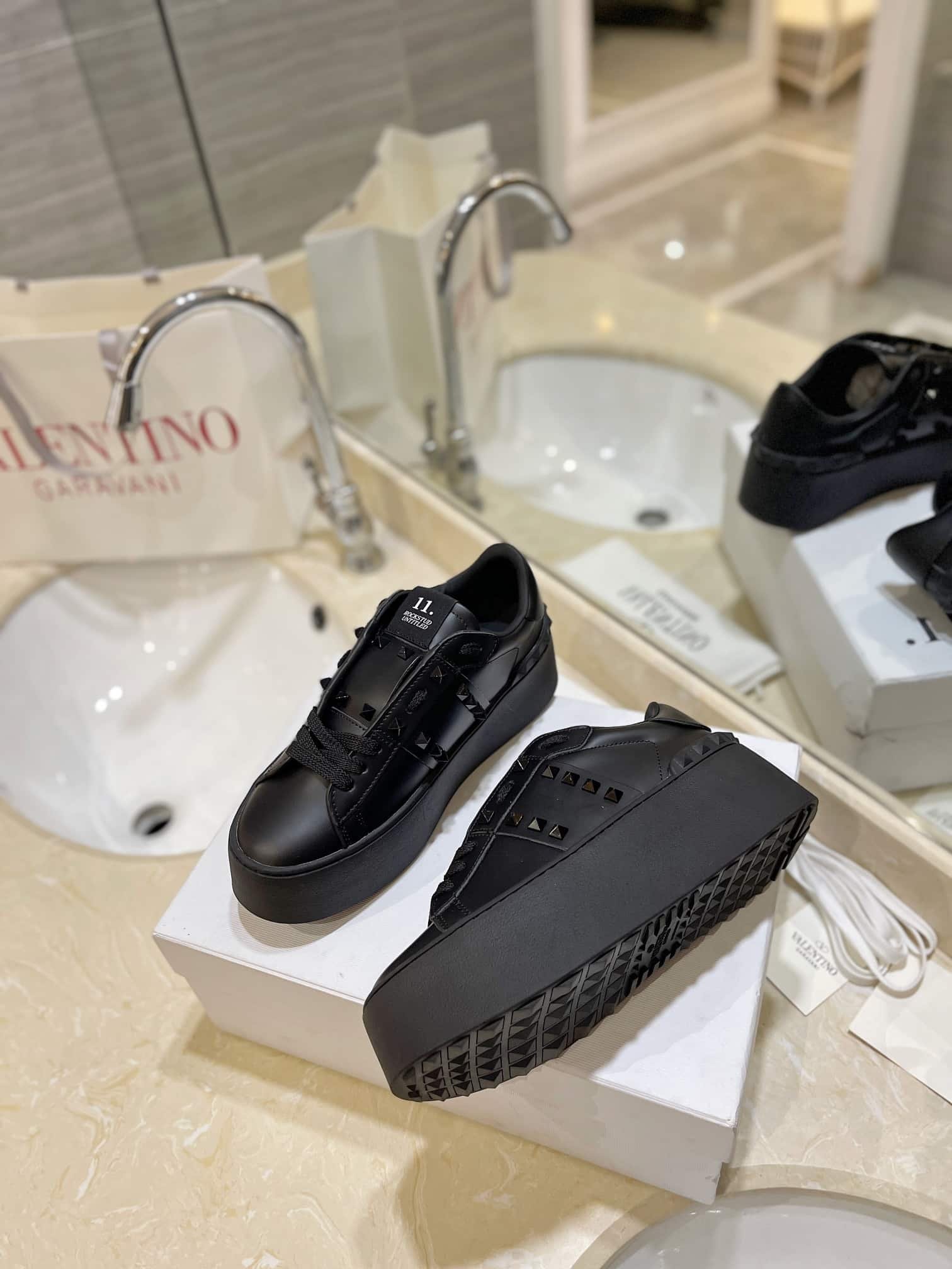 Va1e*ntin0 Garavani Flatform Rockstud Untitled Sneaker In Calfskin Black