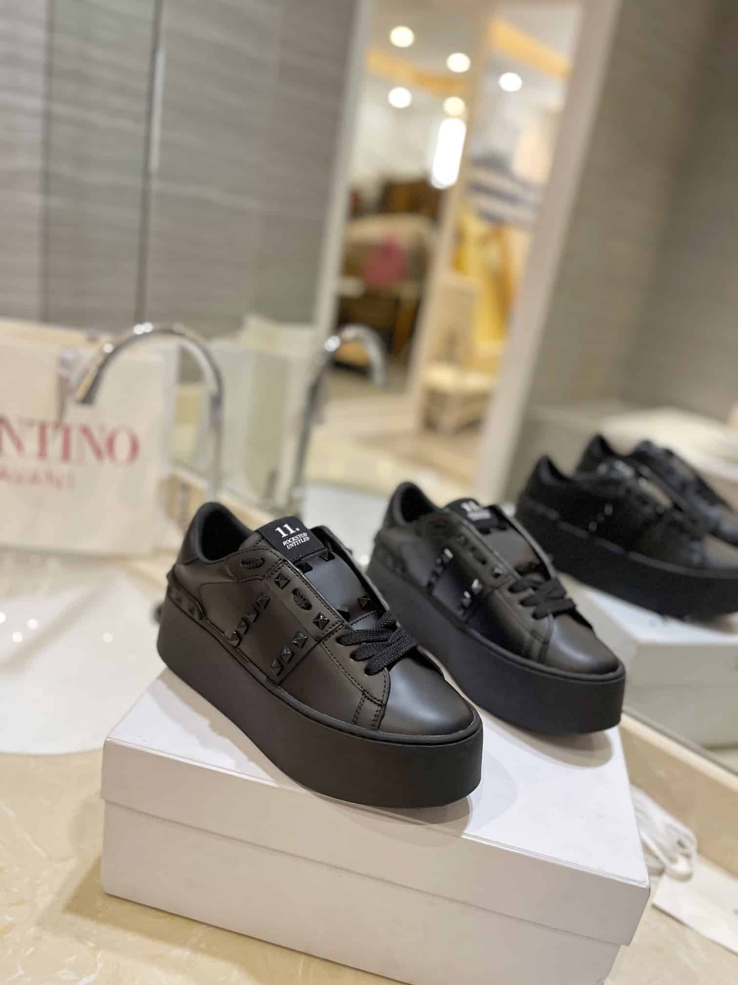 Va1e*ntin0 Garavani Flatform Rockstud Untitled Sneaker In Calfskin Black