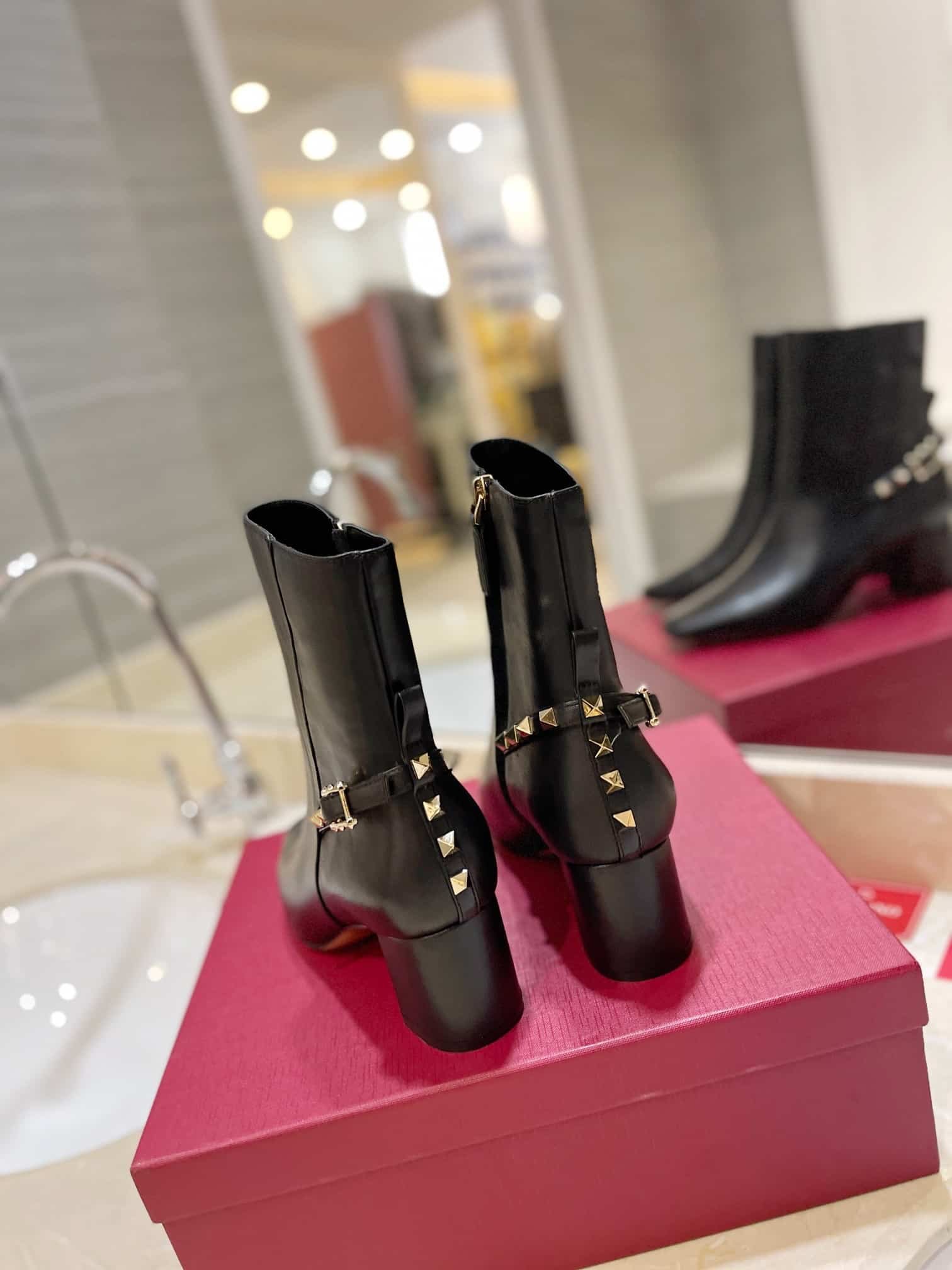 Va1e*ntin0 Garavani Rockstud Nappa Ankle Boot Black 1W2S0Fh5Nap 0No