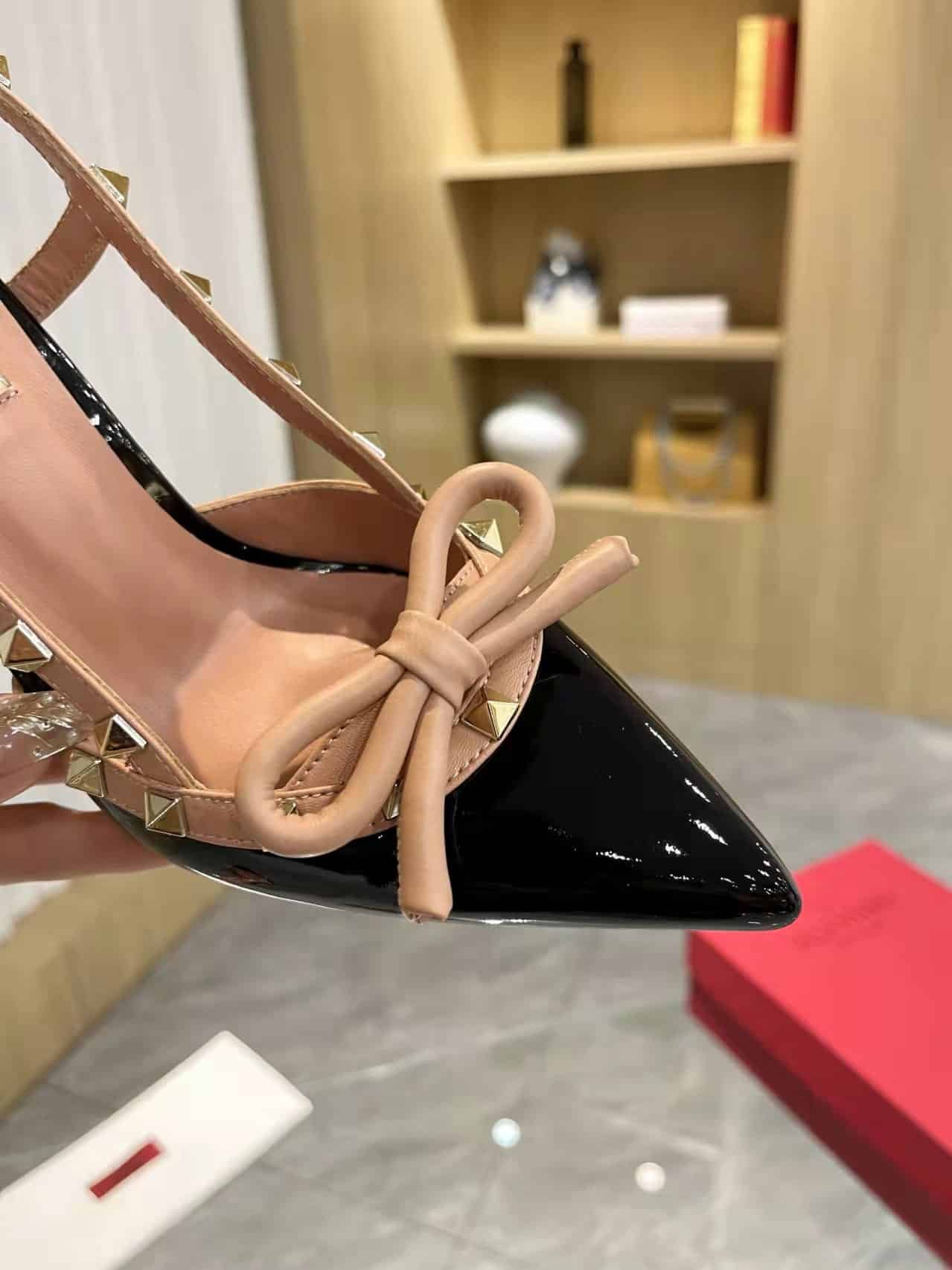 Va1e*ntin0 Rockstud Bow 100 Patent Slingback Pump Black Pink Ws0Ib8Tzen71