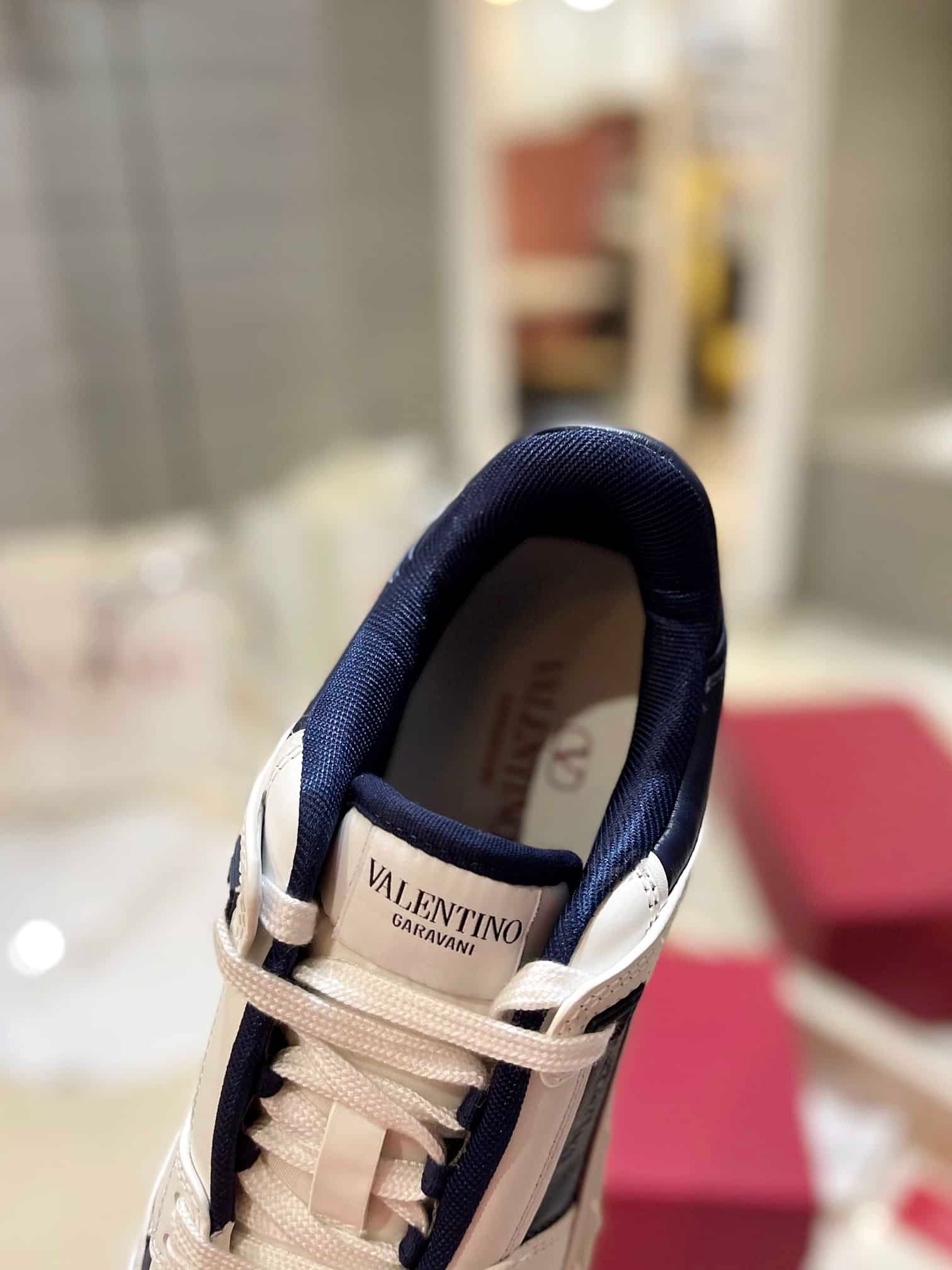 Va1e*ntin0 Garavani Freedots Low Top Sneaker In Calfskin Blue 4Y2S0H43Rdg Fc6