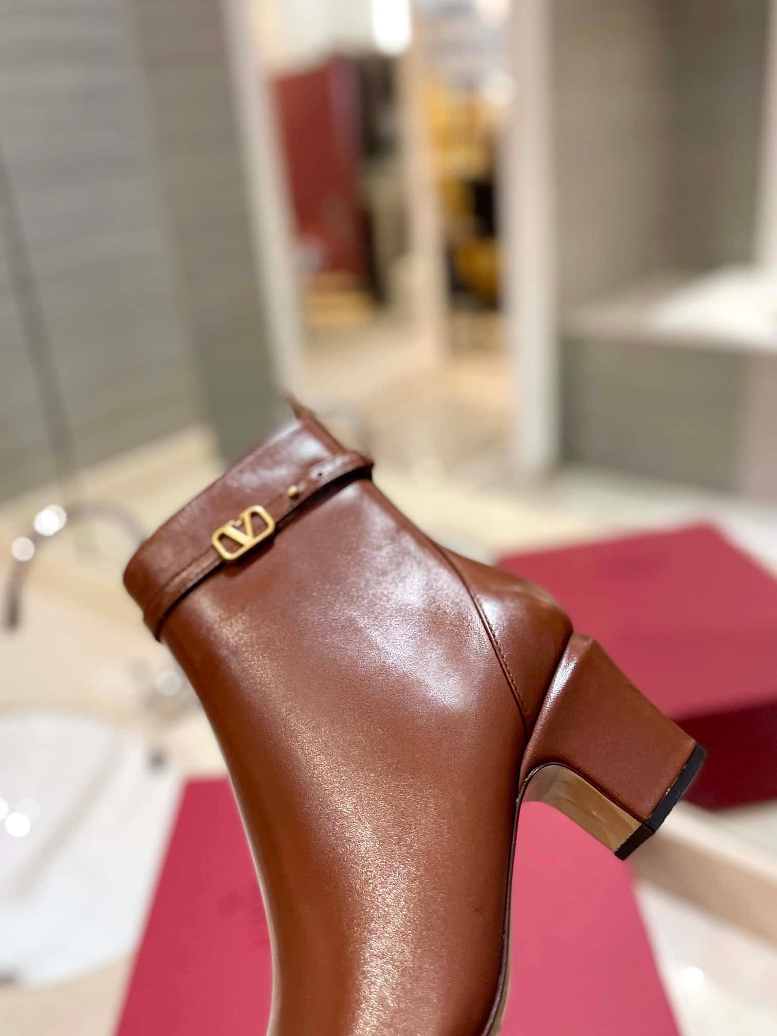 Va1e*ntin0 Garavani Tan Go Ankle Boot In Calfskin Leather Brown