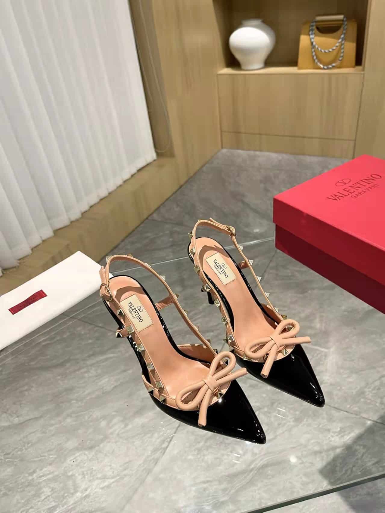 Va1e*ntin0 Rockstud Bow 100 Patent Slingback Pump Black Pink Ws0Ib8Tzen71