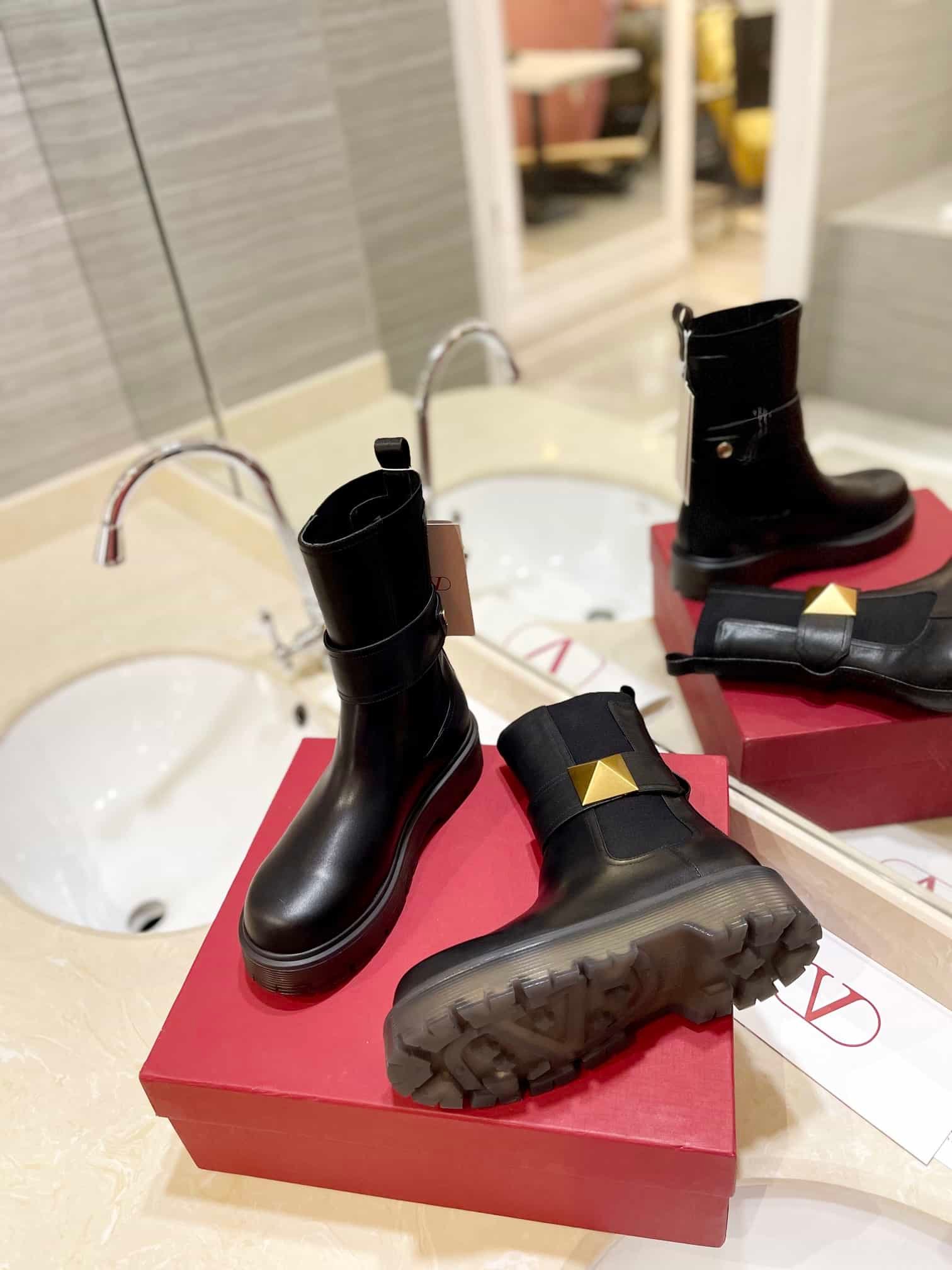 Va1e*ntin0 Garavani One Stud Beatle Boot In Calfskin Black