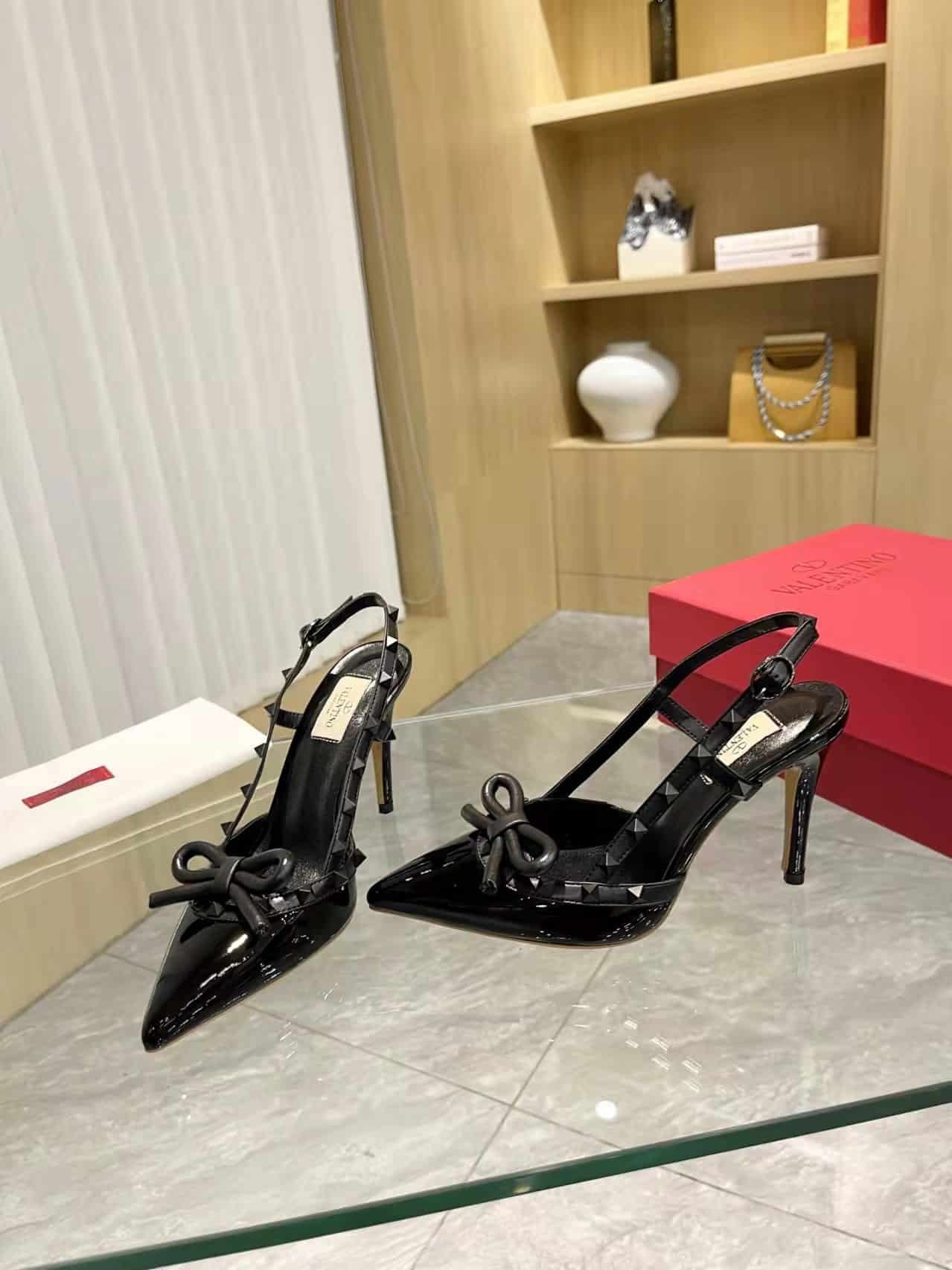 Va1e*ntin0 Rockstud Bow 100 Patent Slingback Pump Black Ws0Ib8Ixh0No