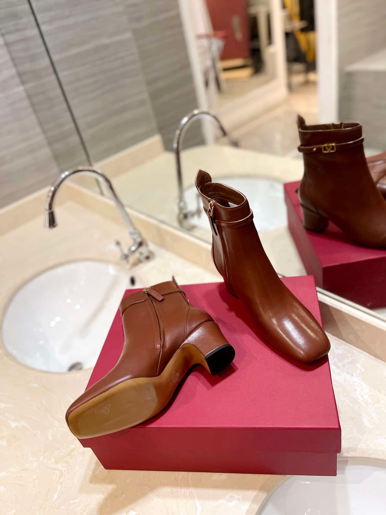 Va1e*ntin0 Garavani Tan Go Ankle Boot In Calfskin Leather Brown