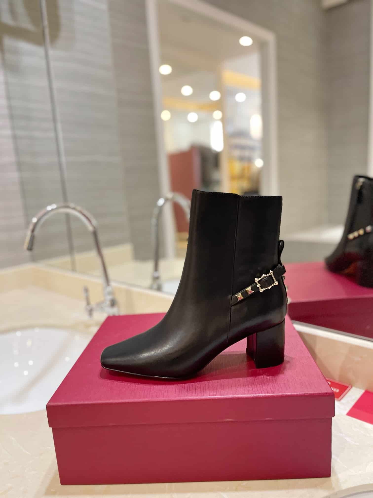 Va1e*ntin0 Garavani Rockstud Nappa Ankle Boot Black 1W2S0Fh5Nap 0No