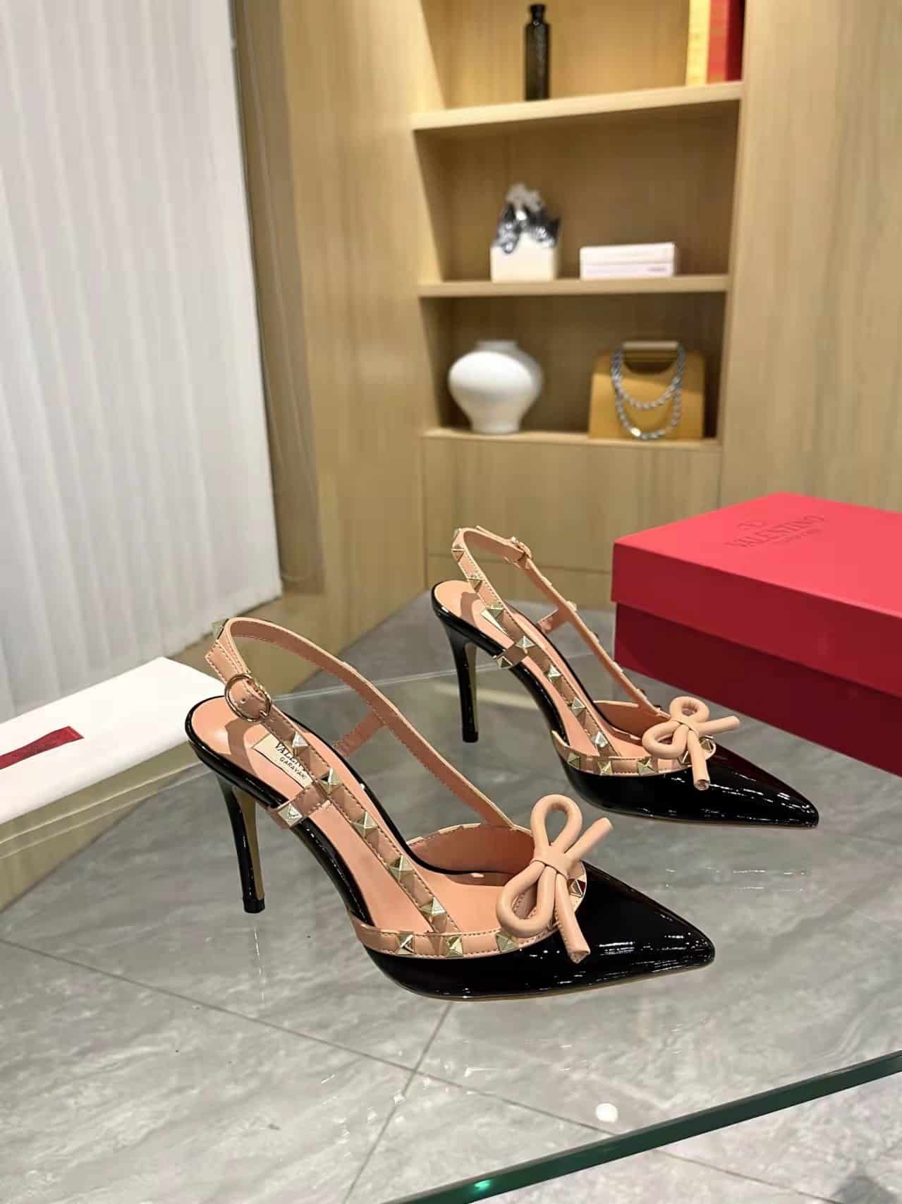 Va1e*ntin0 Rockstud Bow 100 Patent Slingback Pump Black Pink Ws0Ib8Tzen71