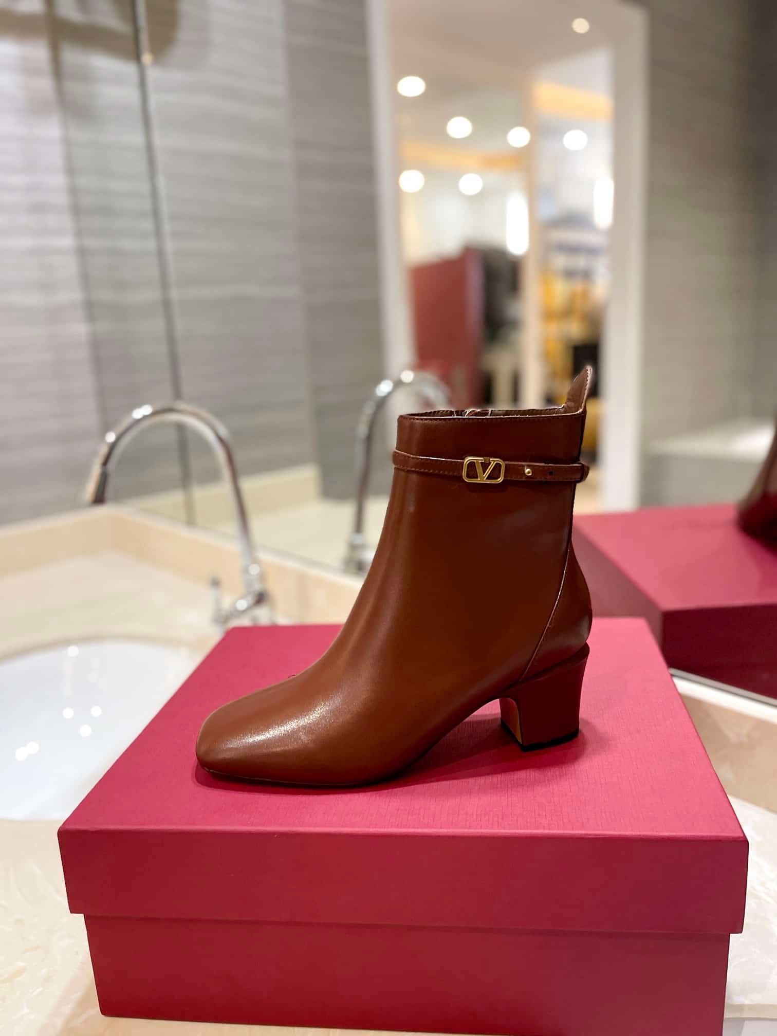 Va1e*ntin0 Garavani Tan Go Ankle Boot In Calfskin Leather Brown