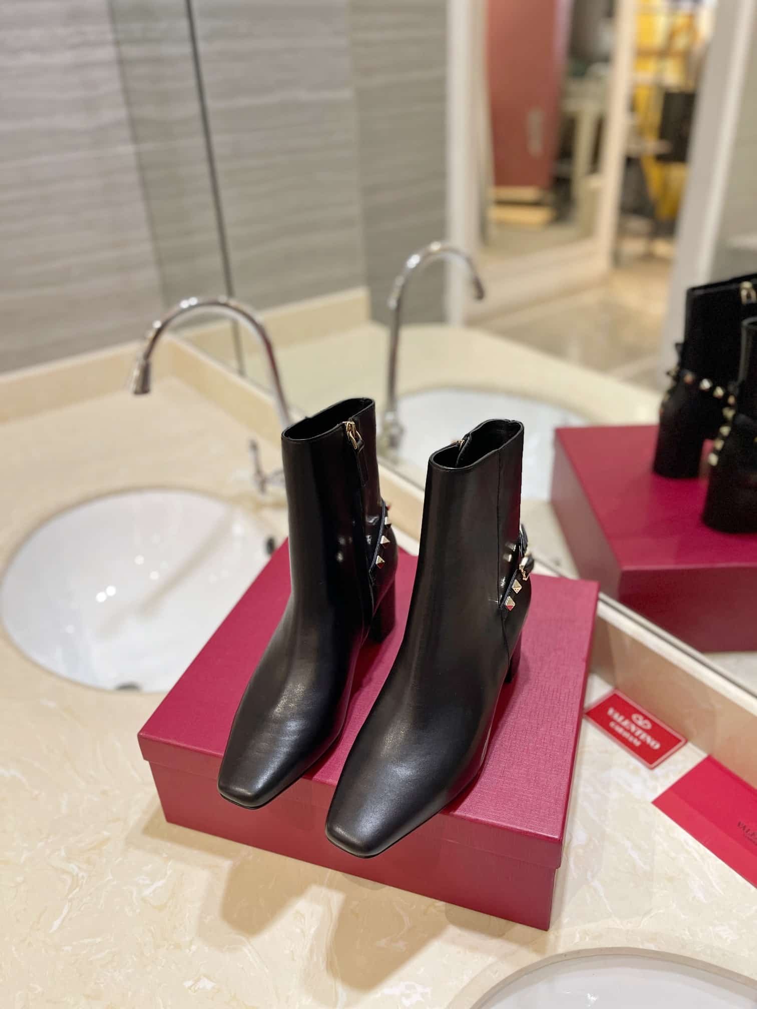 Va1e*ntin0 Garavani Rockstud Nappa Ankle Boot Black 1W2S0Fh5Nap 0No
