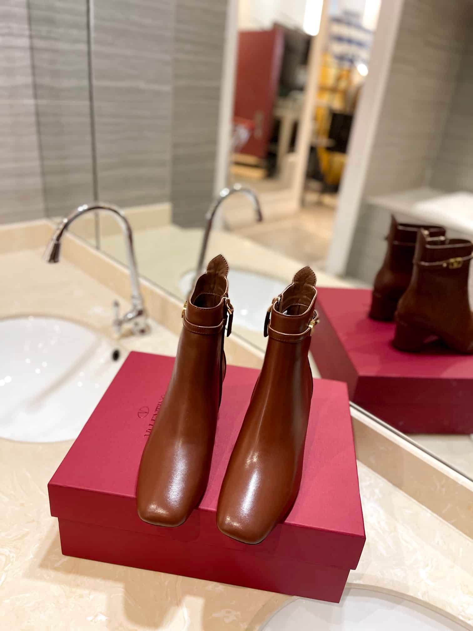 Va1e*ntin0 Garavani Tan Go Ankle Boot In Calfskin Leather Brown