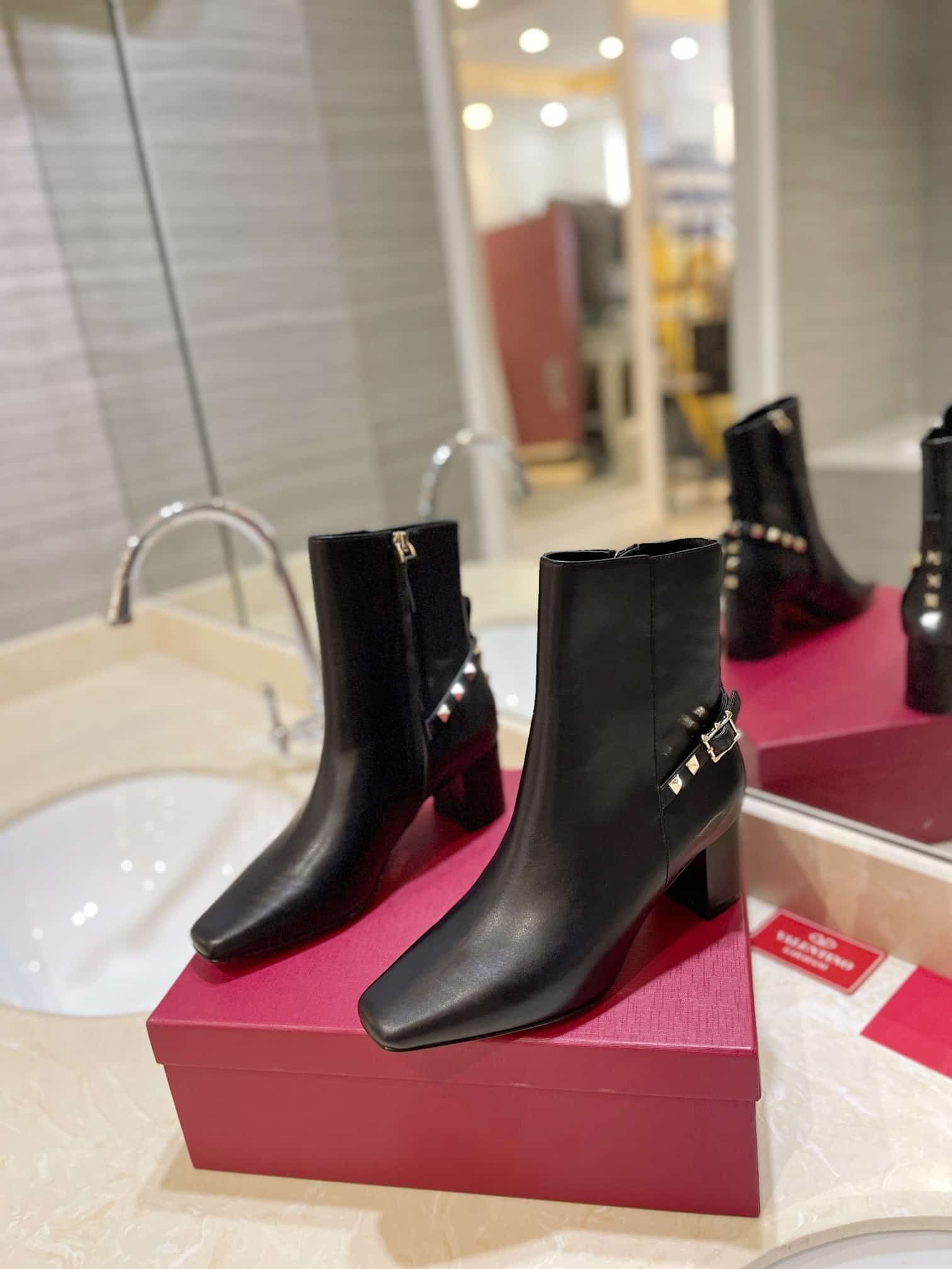 Va1e*ntin0 Garavani Rockstud Nappa Ankle Boot Black 1W2S0Fh5Nap 0No