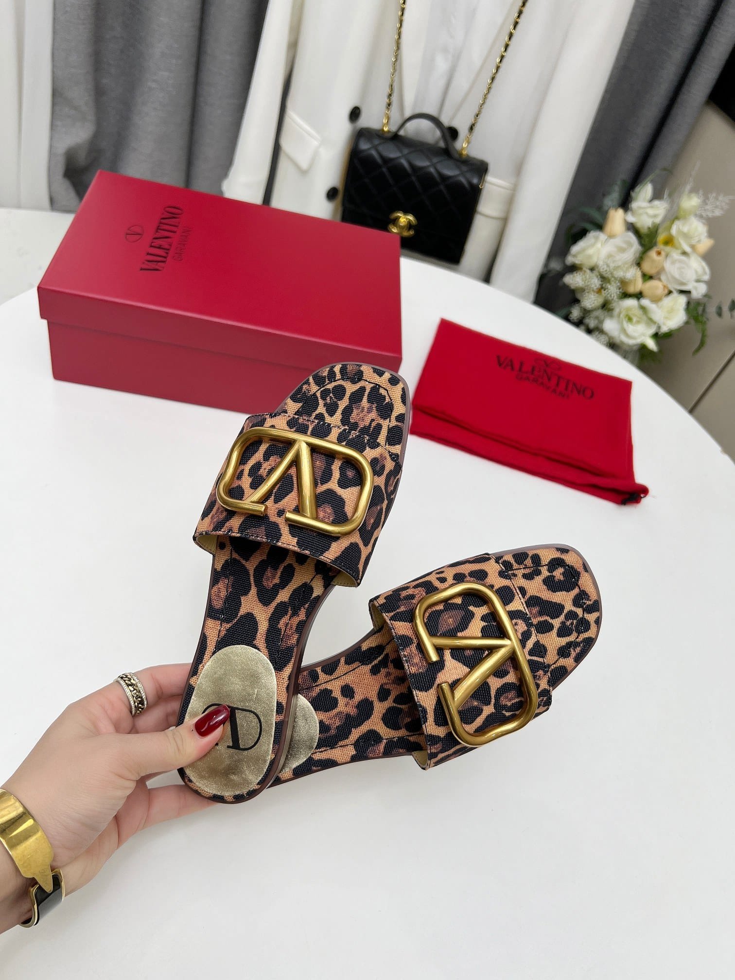 Va1e*ntin0 Garavani Leopard Print Buckle Sandals 3W2S0Bd5Rqy 09J