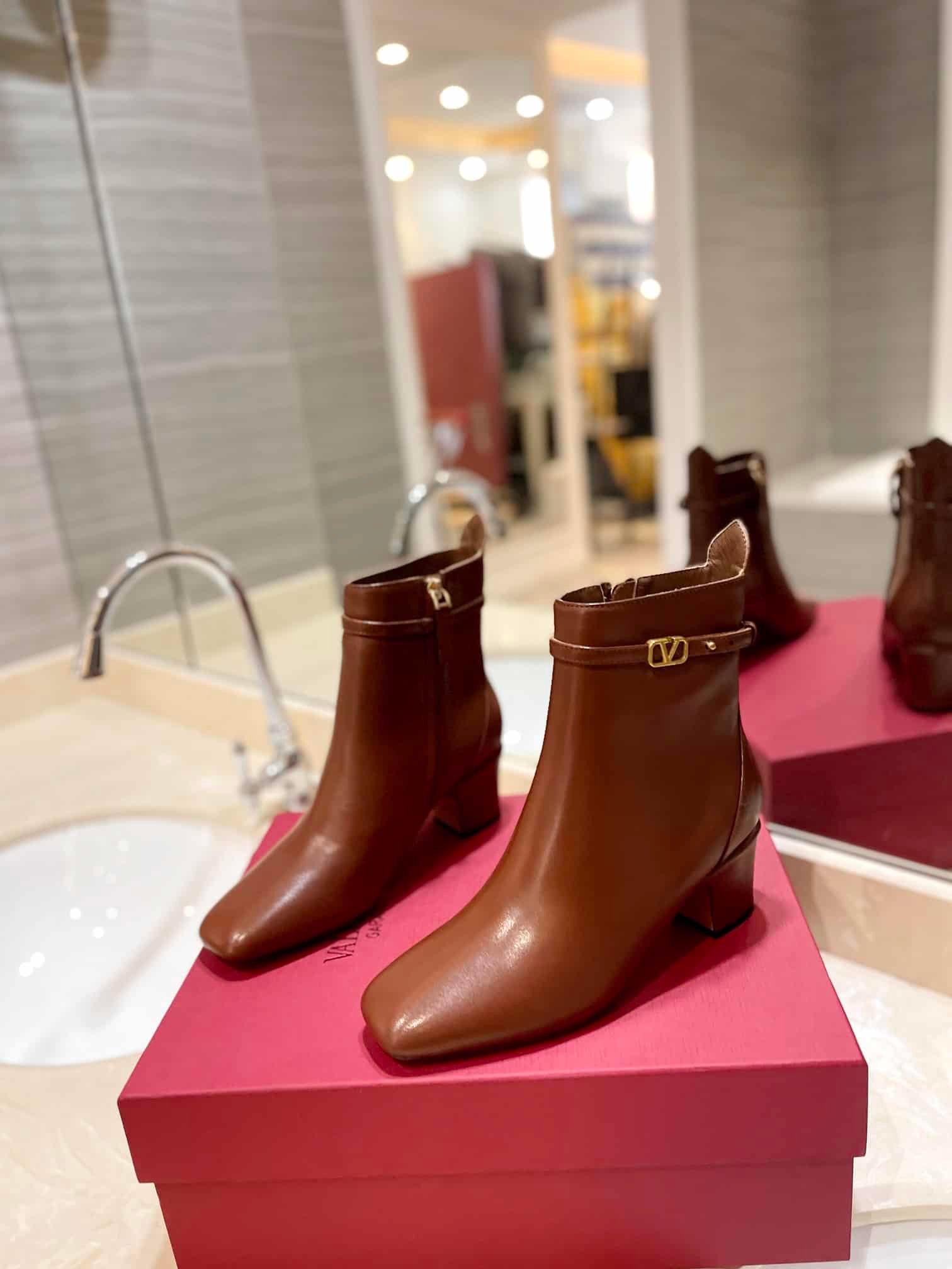 Va1e*ntin0 Garavani Tan Go Ankle Boot In Calfskin Leather Brown