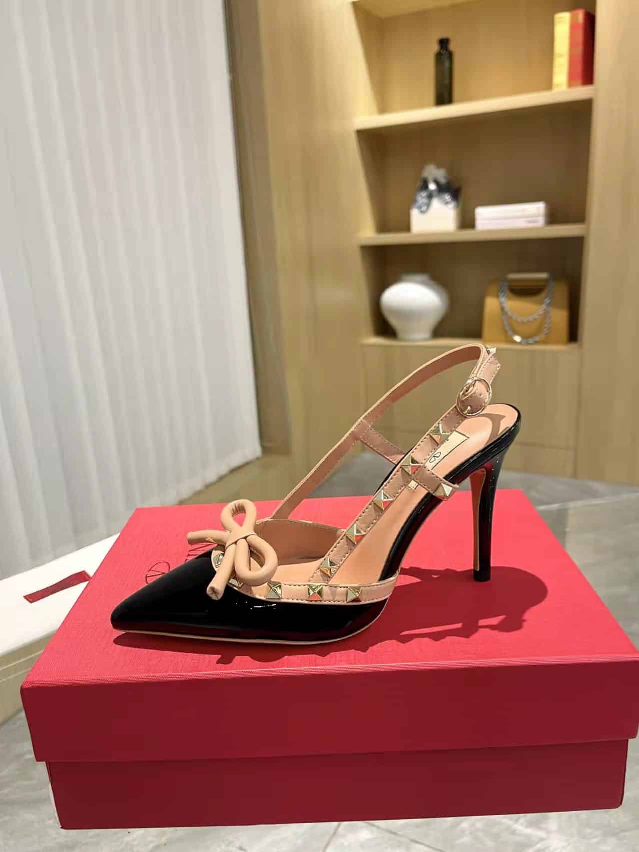 Va1e*ntin0 Rockstud Bow 100 Patent Slingback Pump Black Pink Ws0Ib8Tzen71