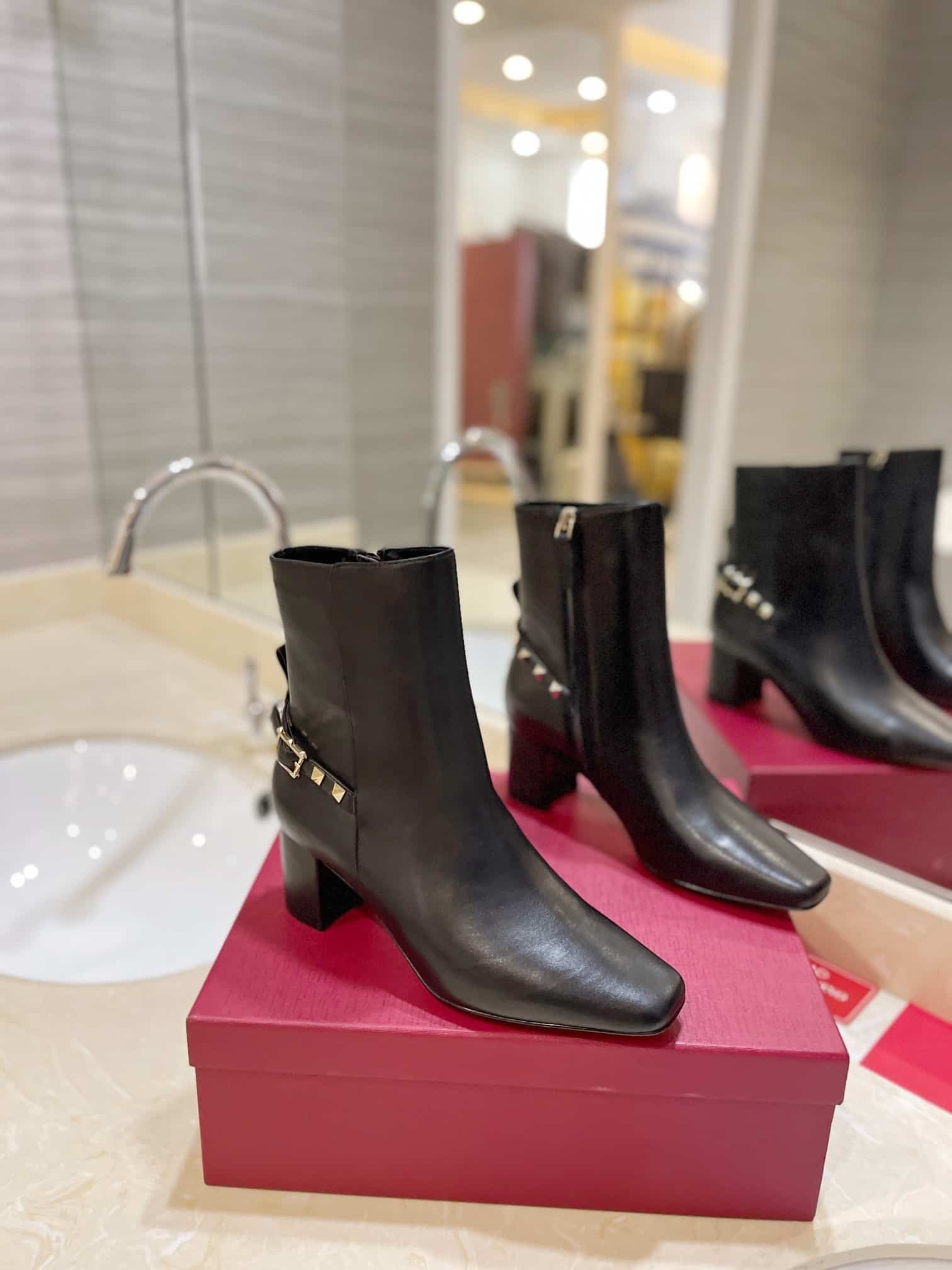 Va1e*ntin0 Garavani Rockstud Nappa Ankle Boot Black 1W2S0Fh5Nap 0No