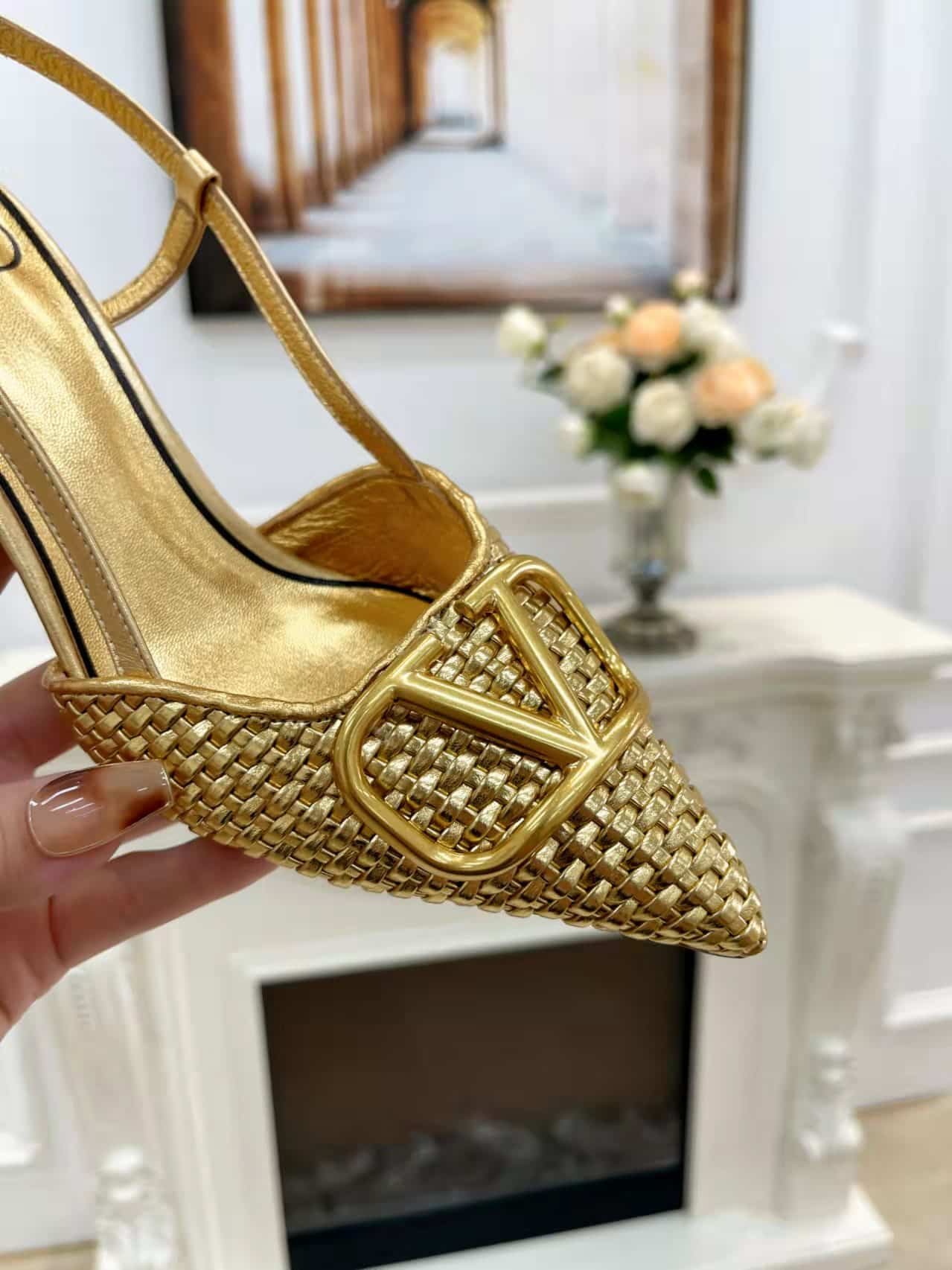 Va1e*ntin0 Garavani Vlogo Woven Leather Slingback Pumps Gold