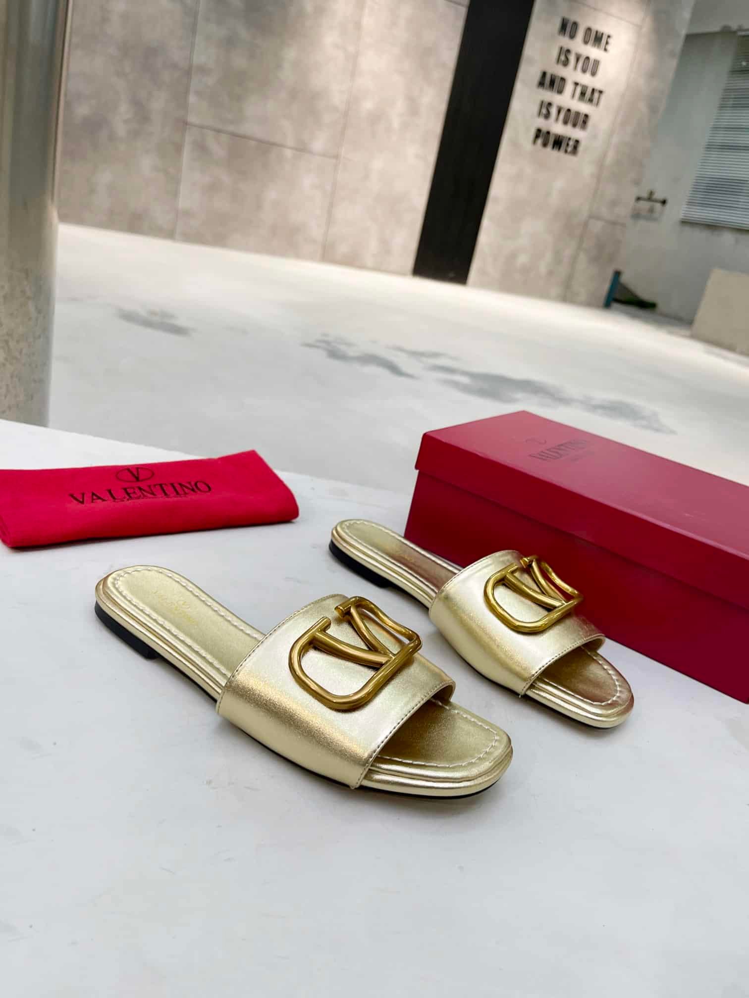 Va1e*ntin0 Garavani Vlogo Signature Slide Sandal Gold