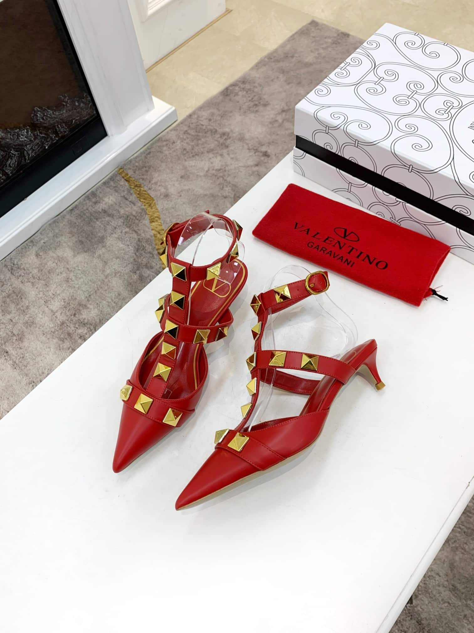 Va1e*ntin0 Garavani Roman Stud Kitten Heel Pumps Red