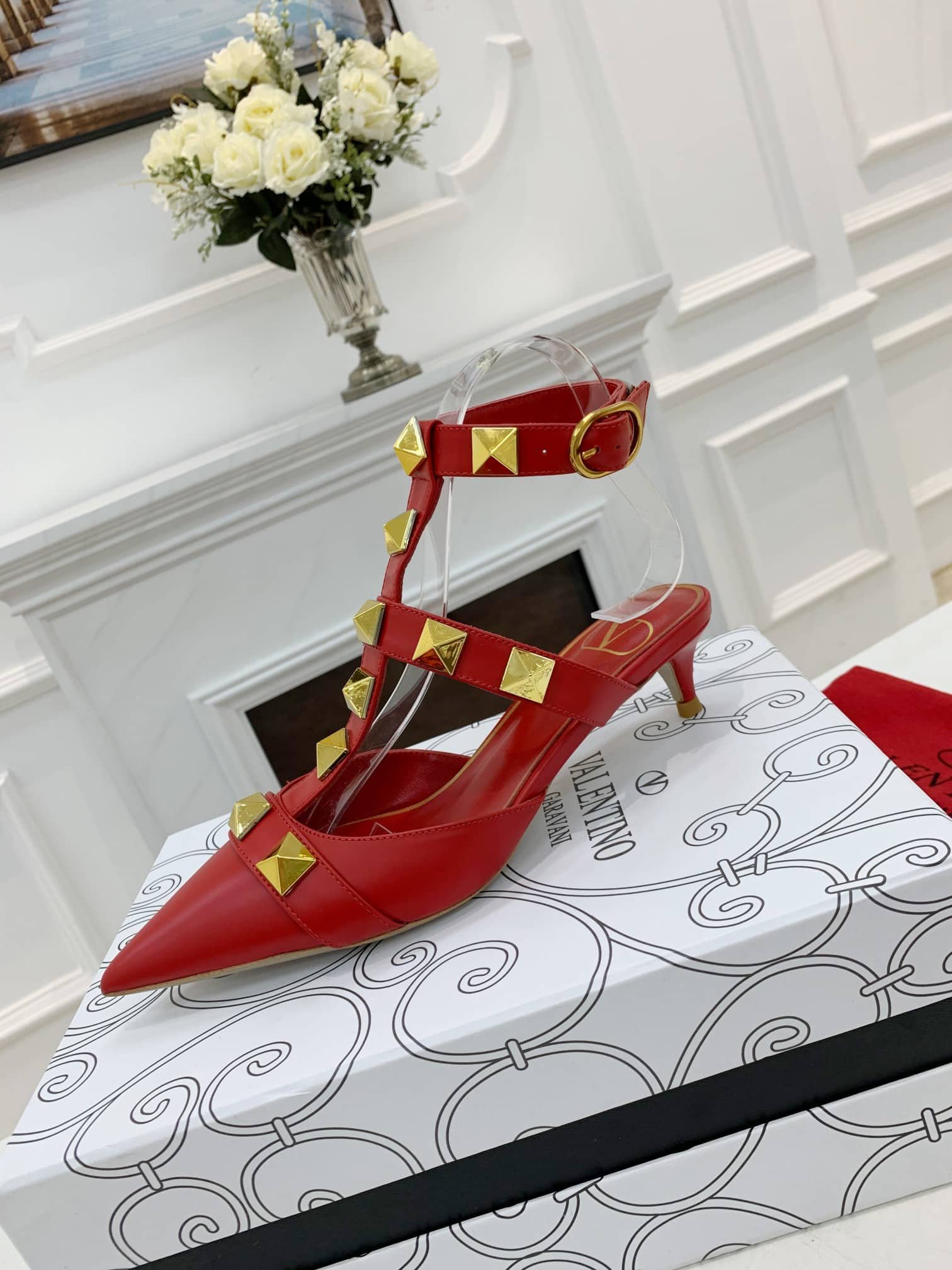 Va1e*ntin0 Garavani Roman Stud Kitten Heel Pumps Red