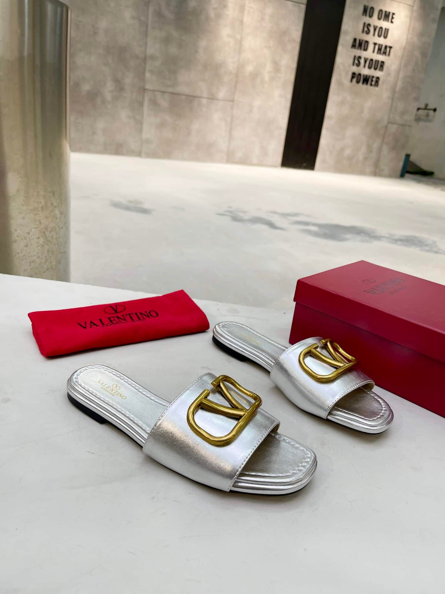 Va1e*ntin0 Garavani Vlogo Signature Slide Sandal Silver