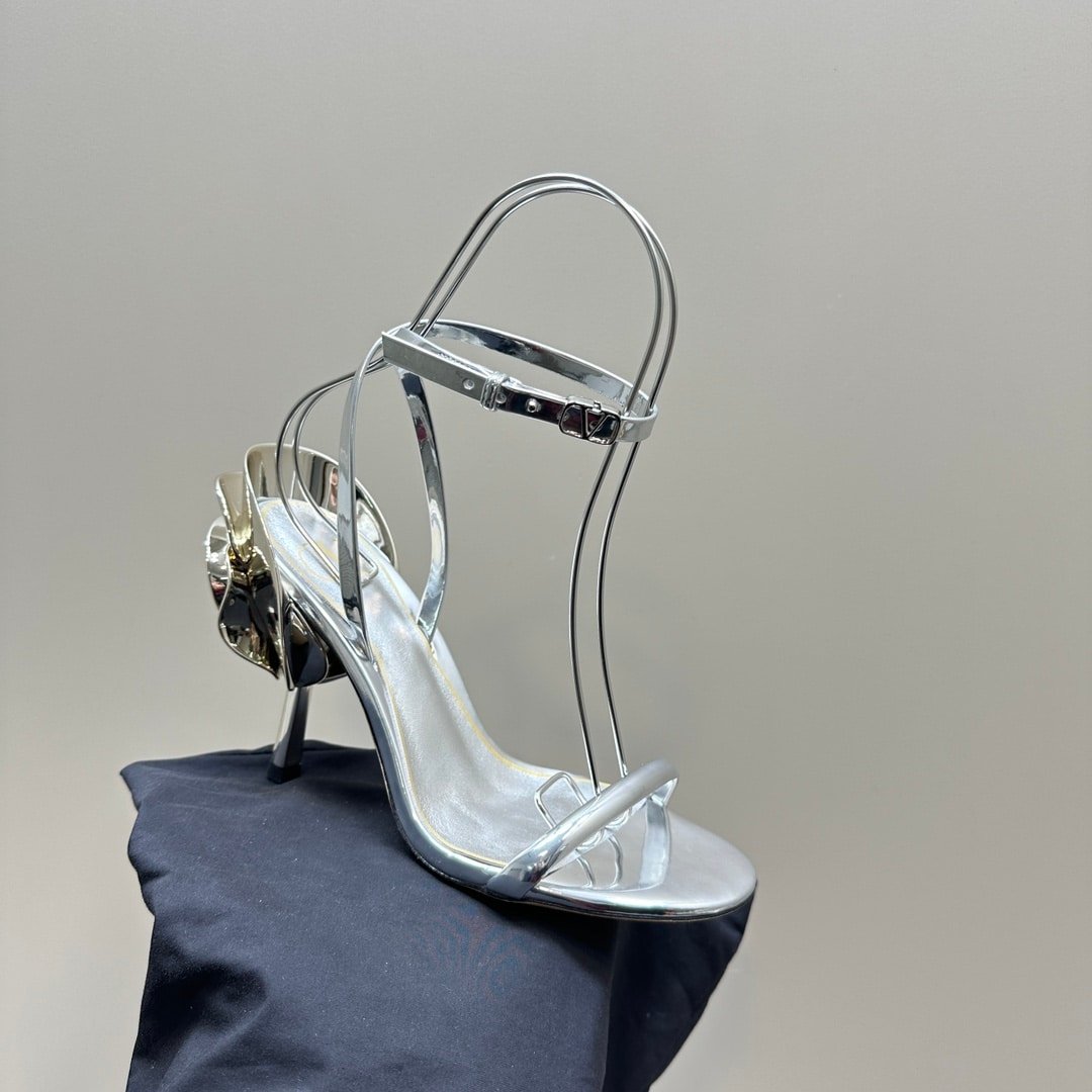 Va1e*ntin0 Garavani Archive Roserouche Metallic Leather High Heel Silver