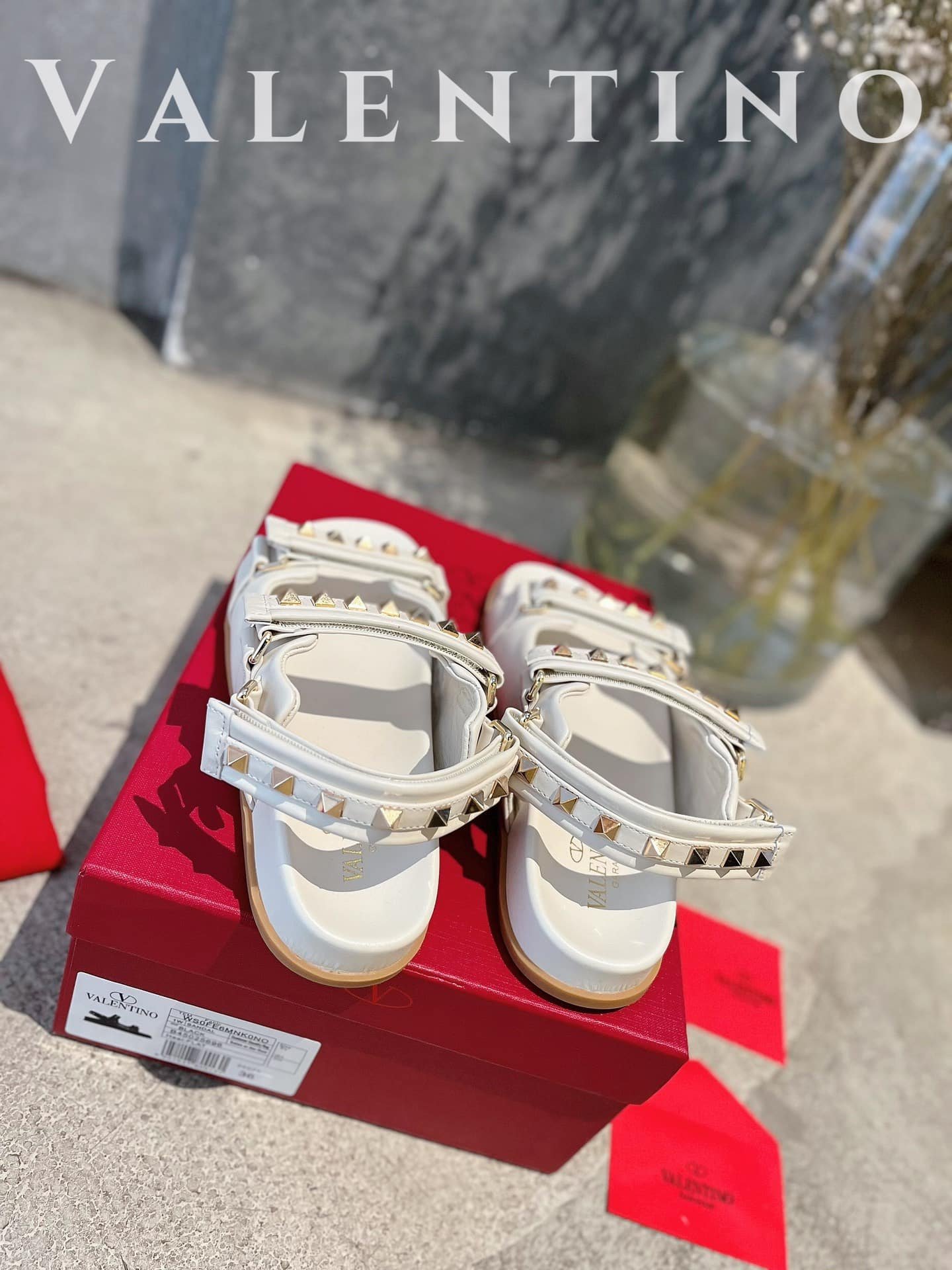 Va1e*ntin0 Garavani Rockstud Flat Sandal In Nappa Leather For Woman In White