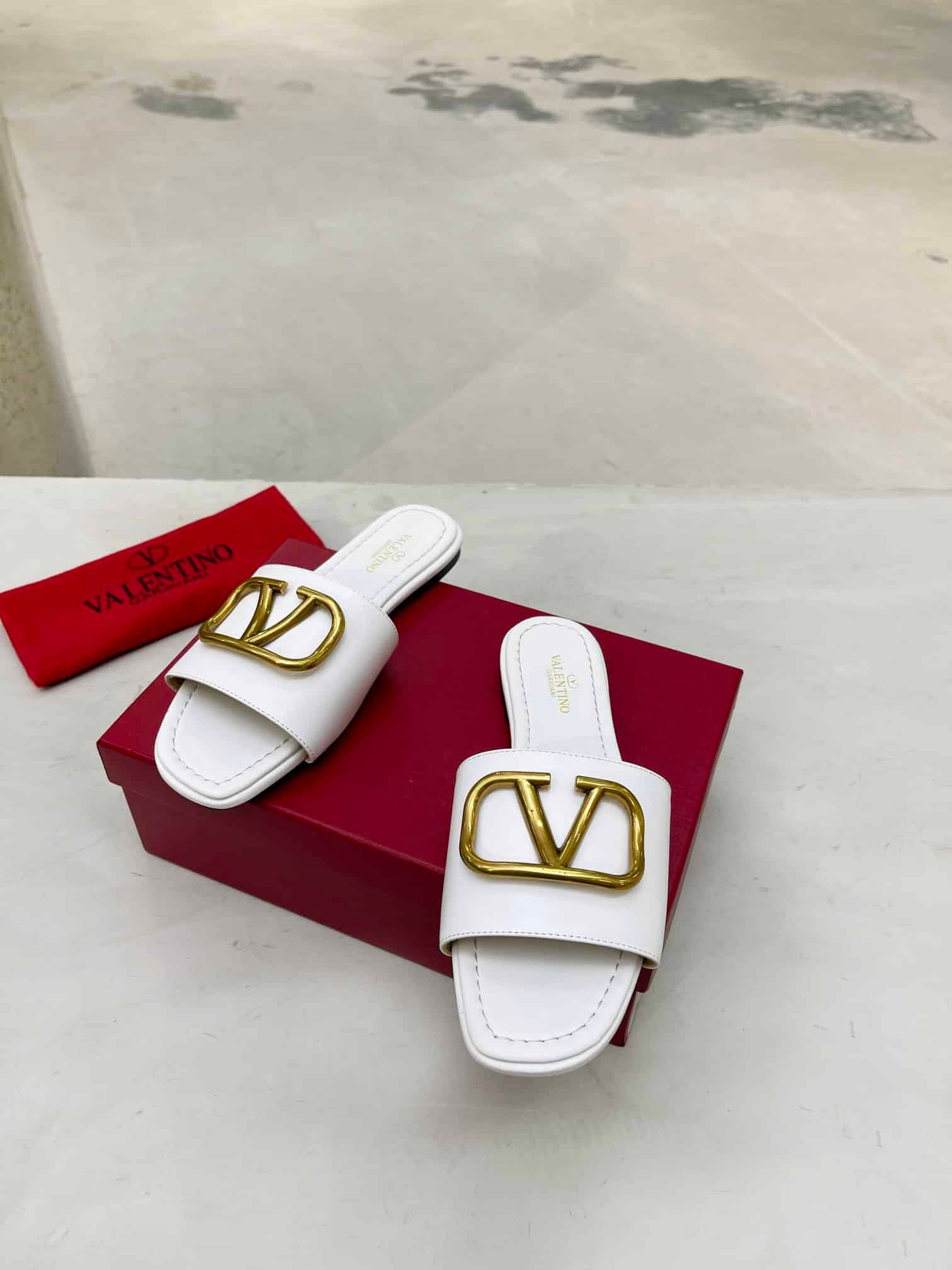 Va1e*ntin0 Garavani Vlogo Signature Slide Sandal White