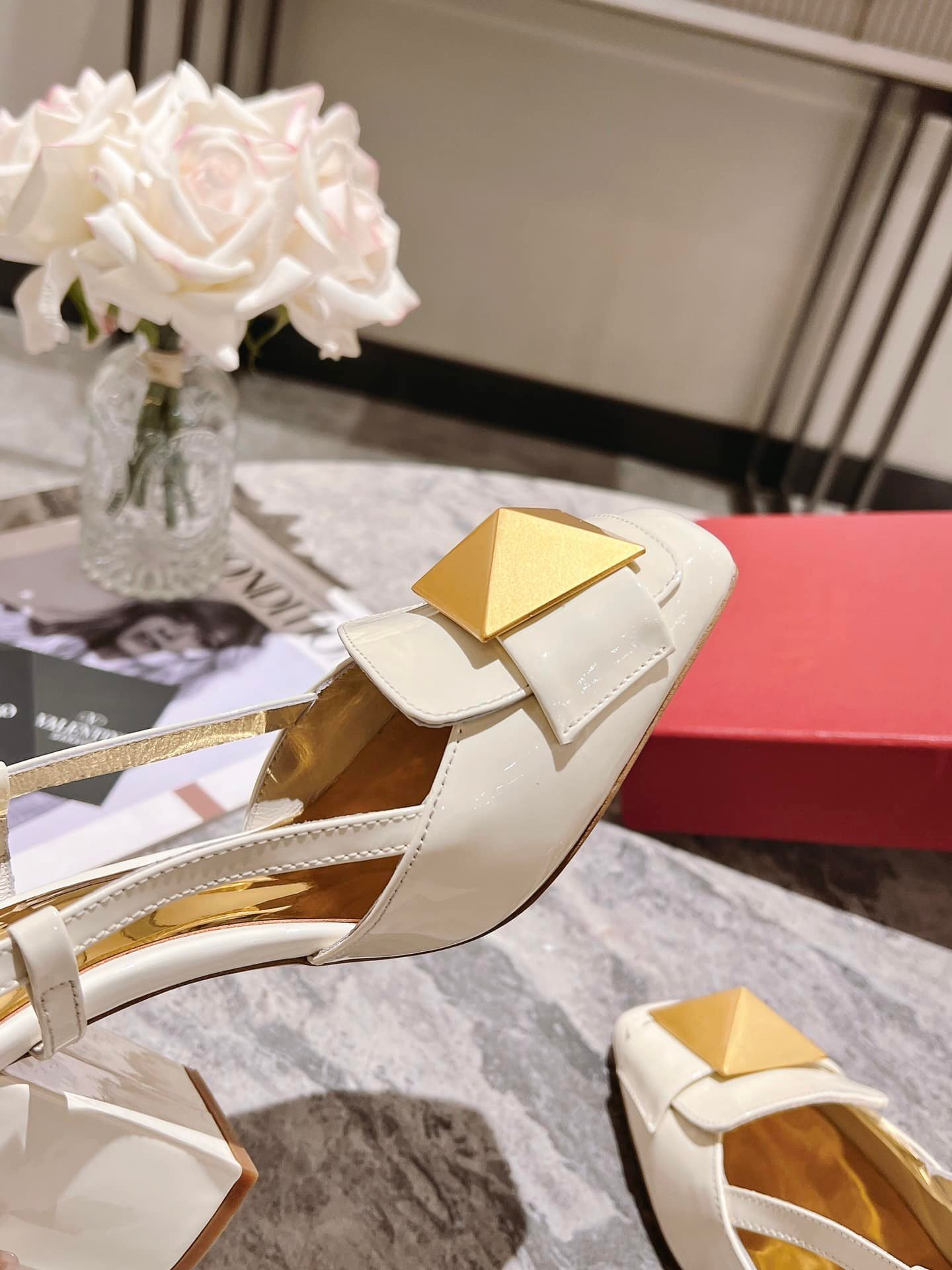 Va1e*ntin0 Garavani One Stud Patent Leather Slingback Pump White