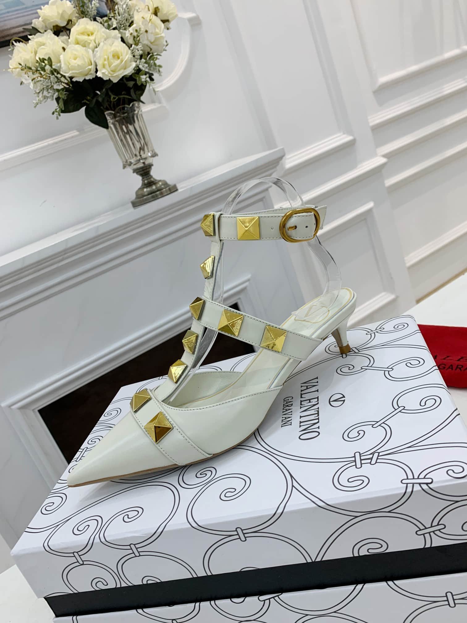 Va1e*ntin0 Garavani Roman Stud Kitten Heel Pumps White