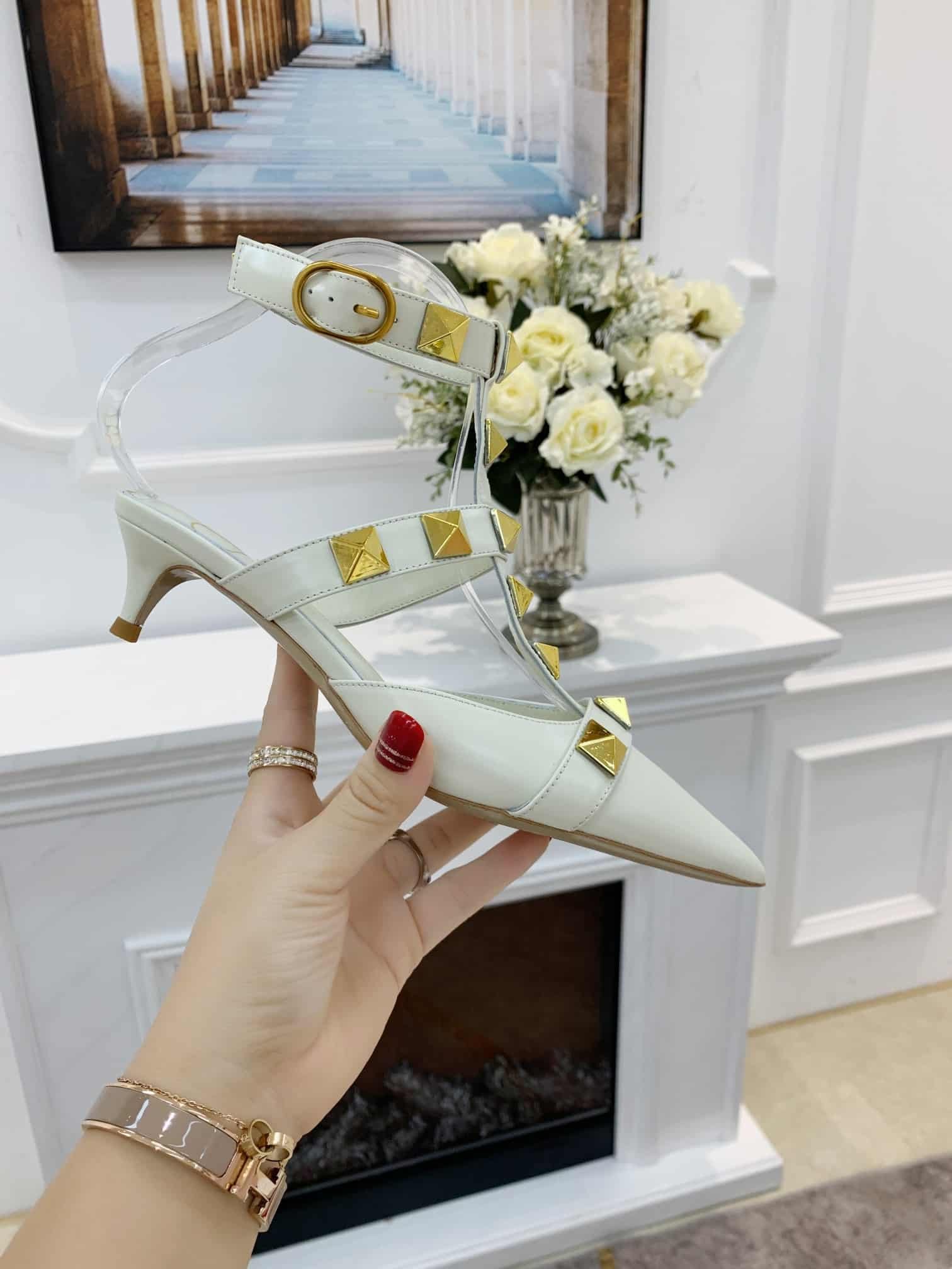 Va1e*ntin0 Garavani Roman Stud Kitten Heel Pumps White