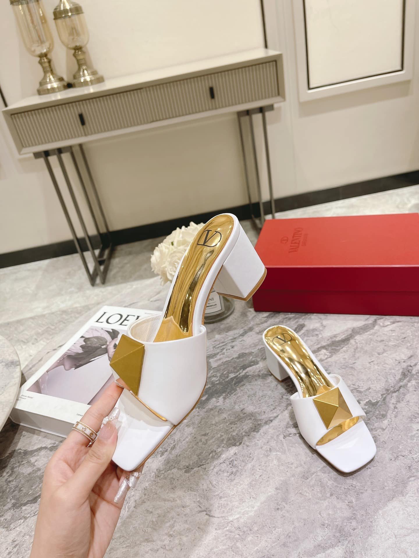 Va1e*ntin0 Garavani One Stud Heeled Sandals White Ws0El3Cyii16