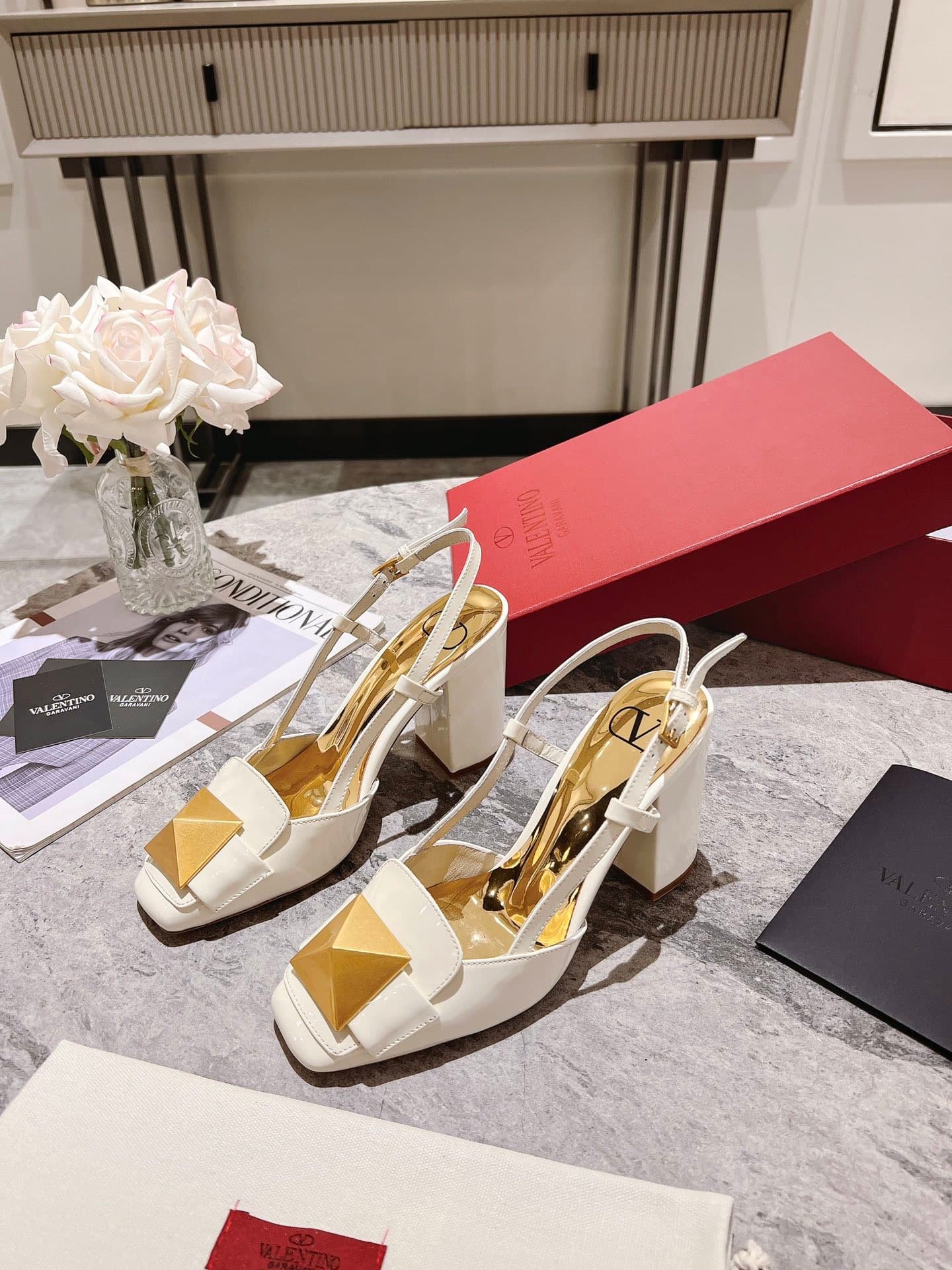Va1e*ntin0 Garavani One Stud Patent Leather Slingback Pump White