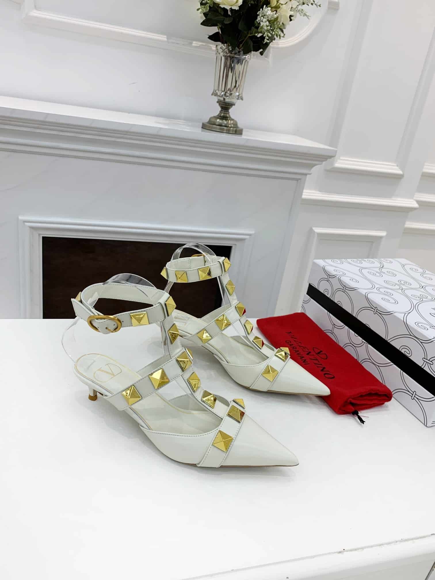 Va1e*ntin0 Garavani Roman Stud Kitten Heel Pumps White