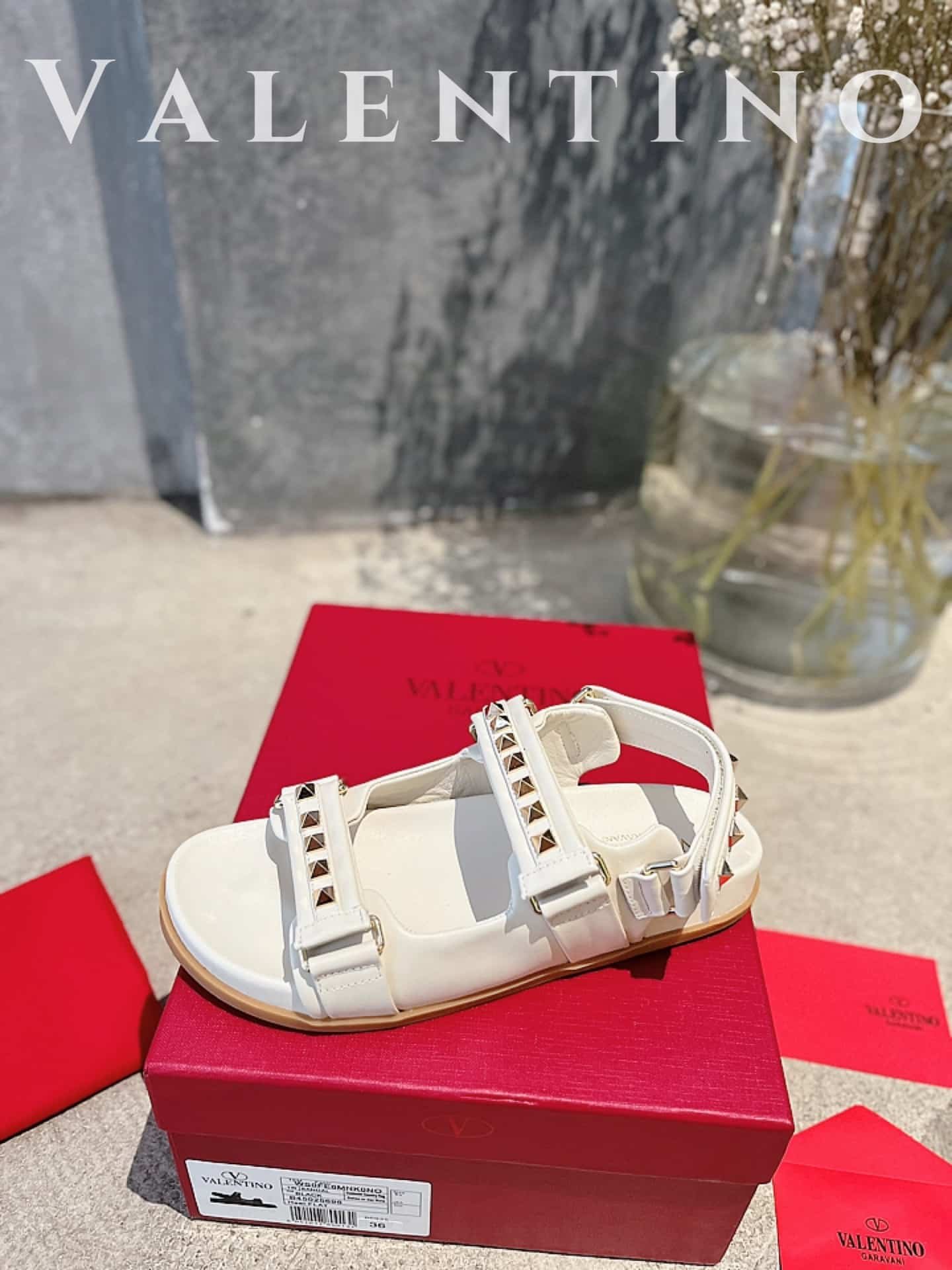 Va1e*ntin0 Garavani Rockstud Flat Sandal In Nappa Leather For Woman In White