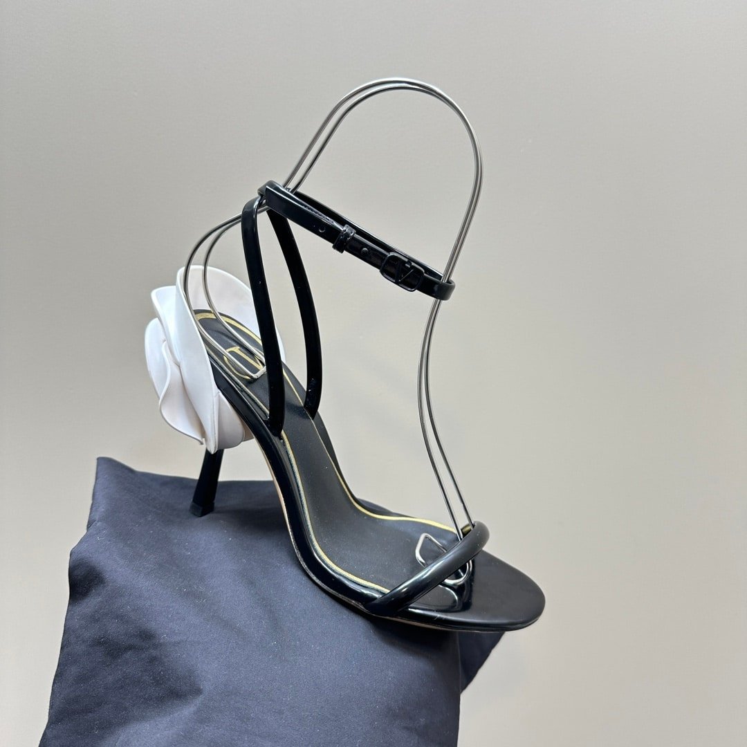 Va1e*ntin0 Garavani Archive Roserouche Leather High Heel In Black