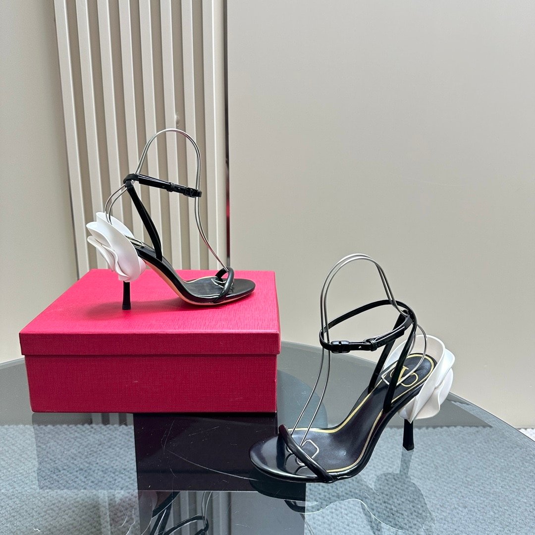 Va1e*ntin0 Garavani Archive Roserouche Leather High Heel In Black