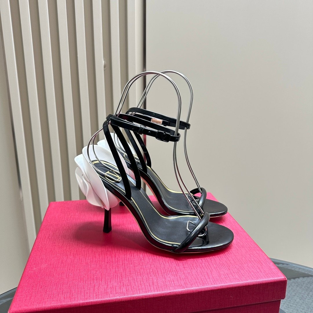 Va1e*ntin0 Garavani Archive Roserouche Leather High Heel In Black