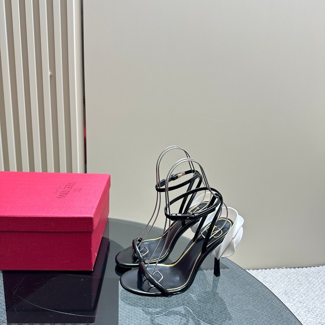 Va1e*ntin0 Garavani Archive Roserouche Leather High Heel In Black