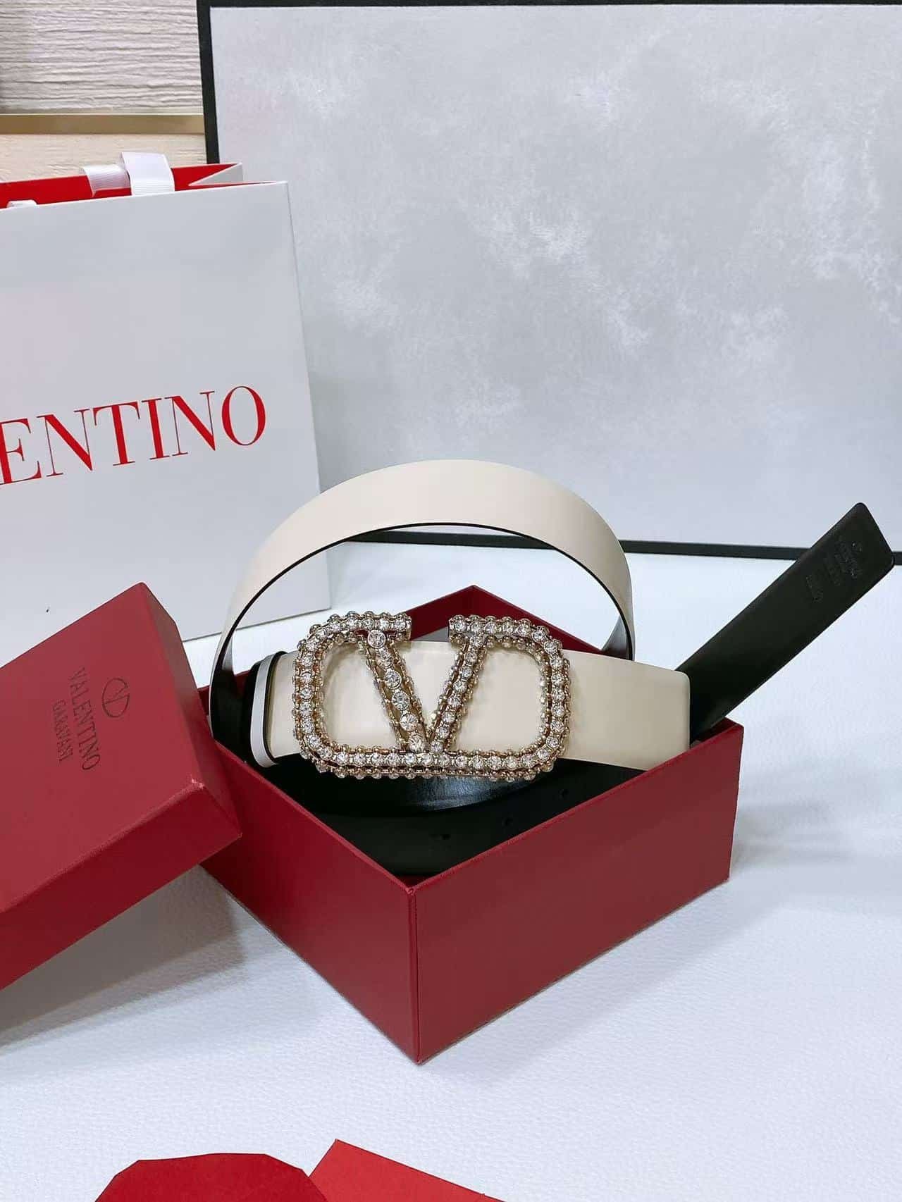 Va1e*ntin0 Garavani Reversible Belt With Signature Vlogo White