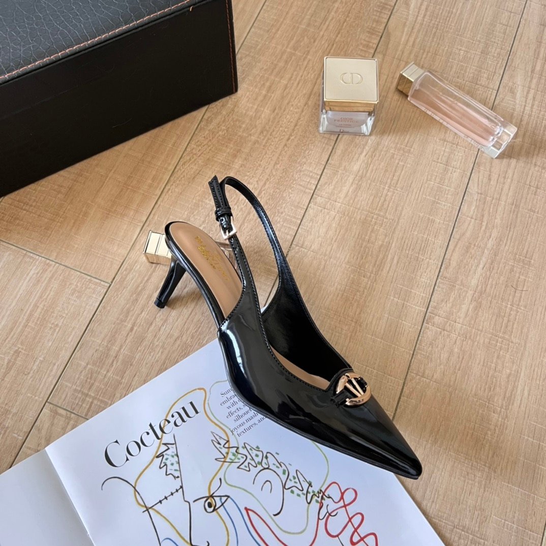 Va1e*ntin0 Vlogo Shiny Leather Leather Heels In Black