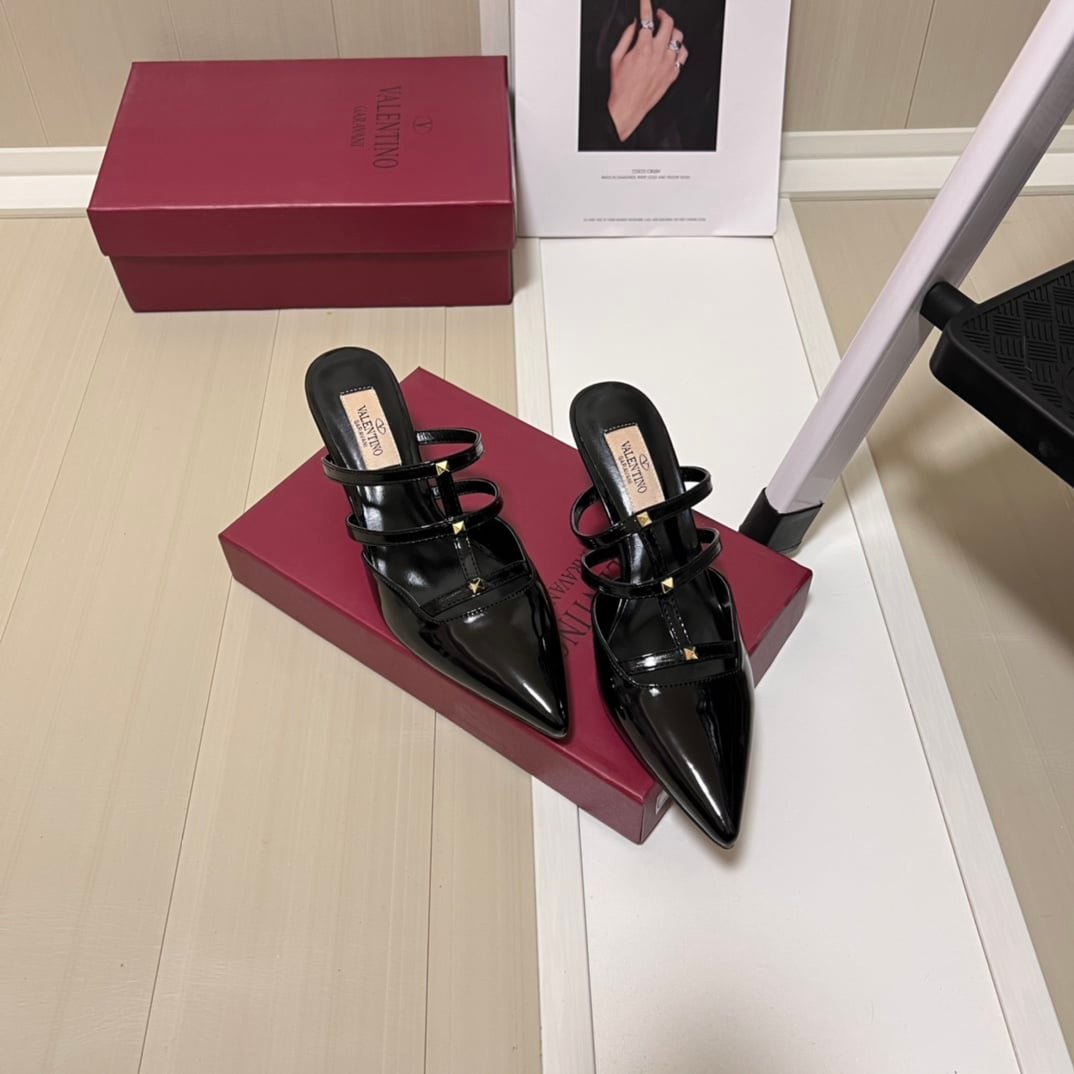 Va1e*ntin0 Garavani Rockstud Wispy Mule In Calfskin Black